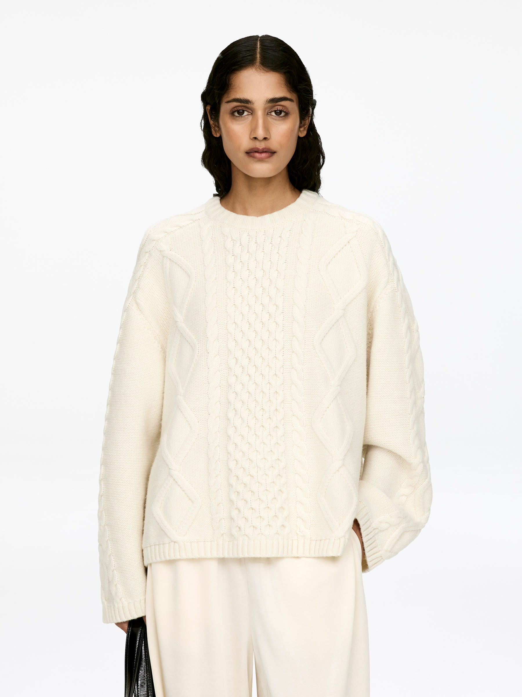 Pull en laine à mailles torsadées - Blanc cassé - Relaxed fit - Femme - StillMedia/Lookbook - 10