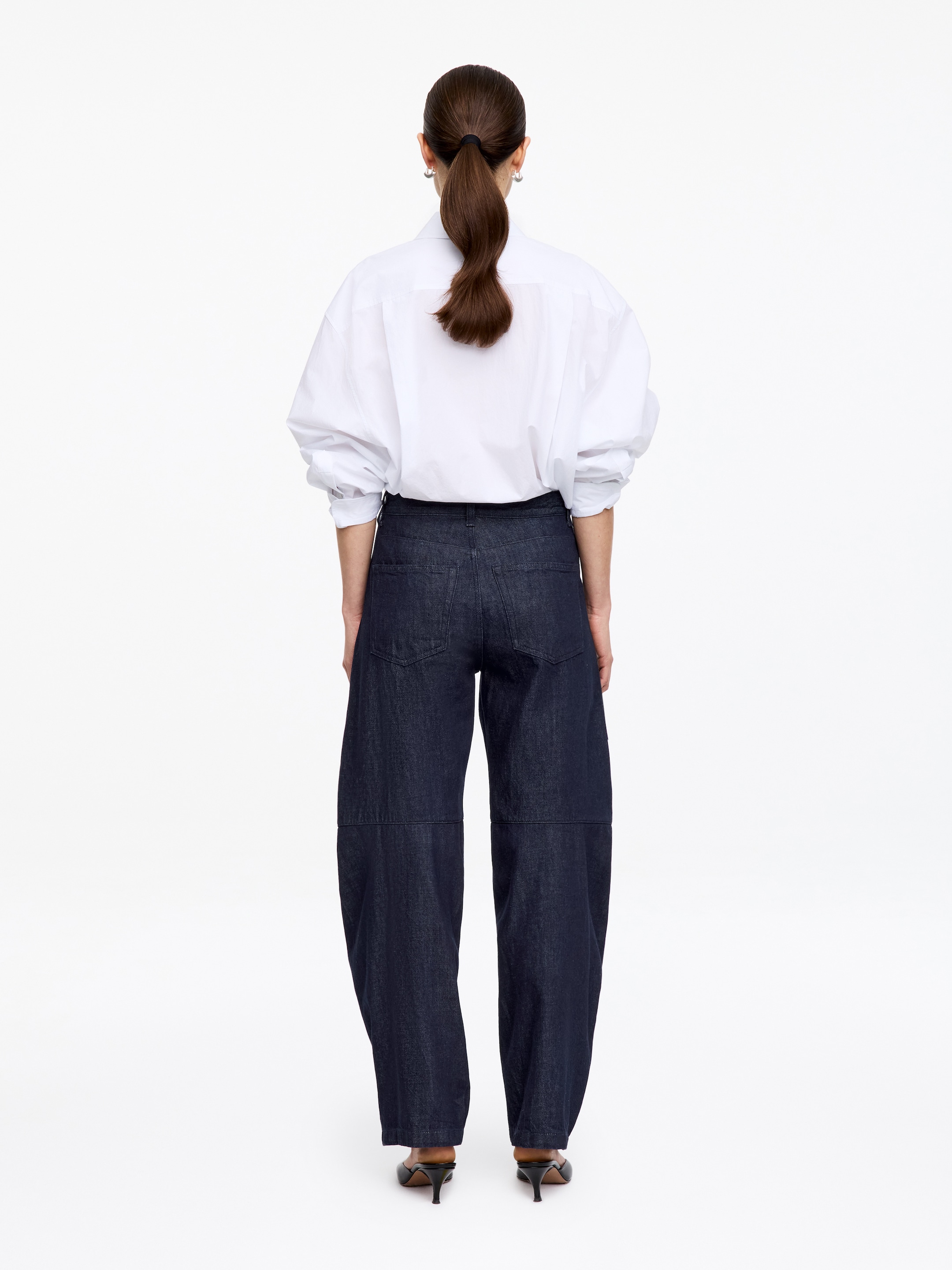 PINE Relaxed Barrel Jeans - Dark Blue - Relaxed fit - Women - StillMedia/Lookbook - 12