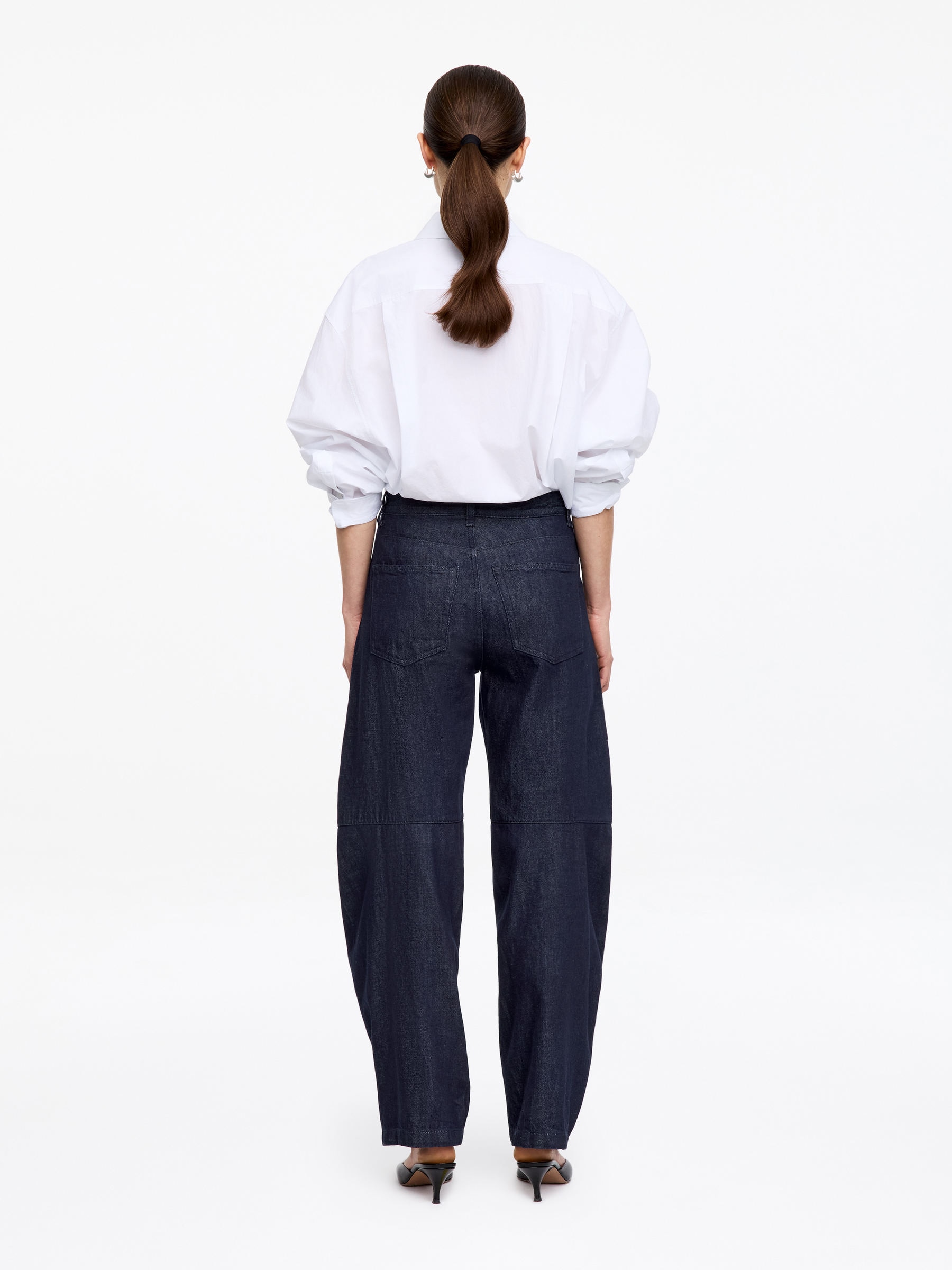 PINE Relaxed Barrel Jeans - Dunkelblau - Relaxed Fit - Women - StillMedia/Lookbook - 12