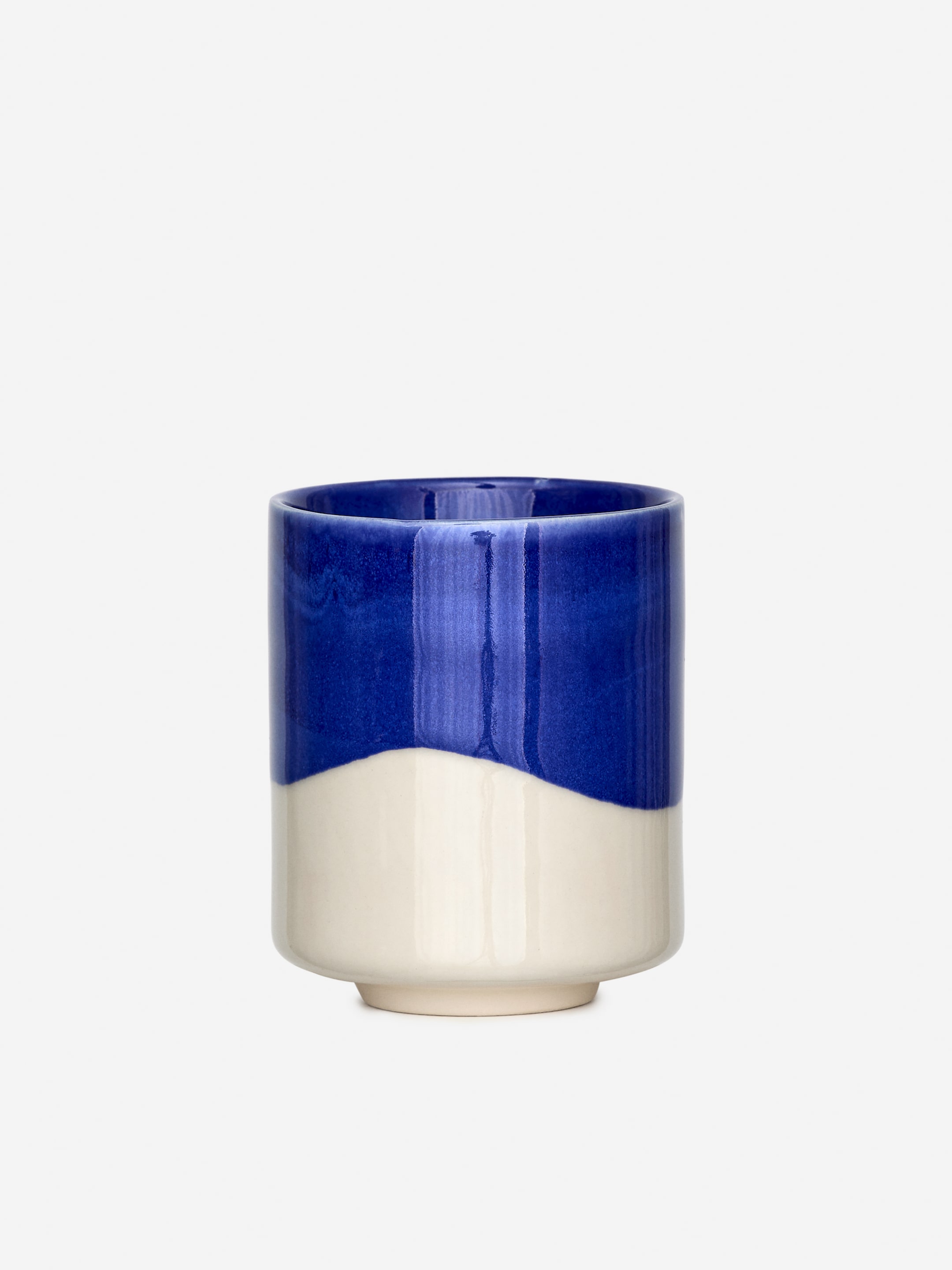 Juego de 2 tazas de gres - Blanco roto/azul intenso - Homeware - StillMedia/DescriptiveStillLife - 2