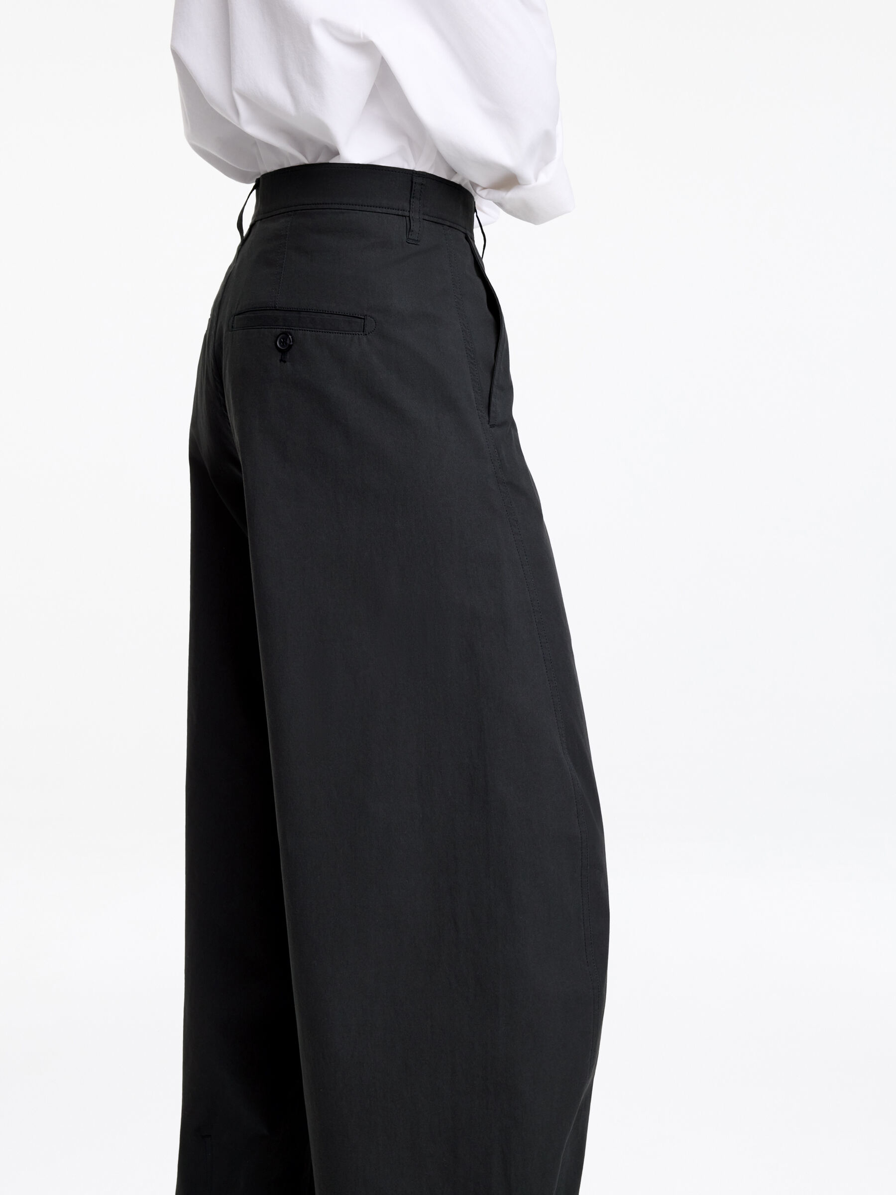 Barrel-Leg Trousers - Black - Loose fit - Women - StillMedia/Lookbook - 4