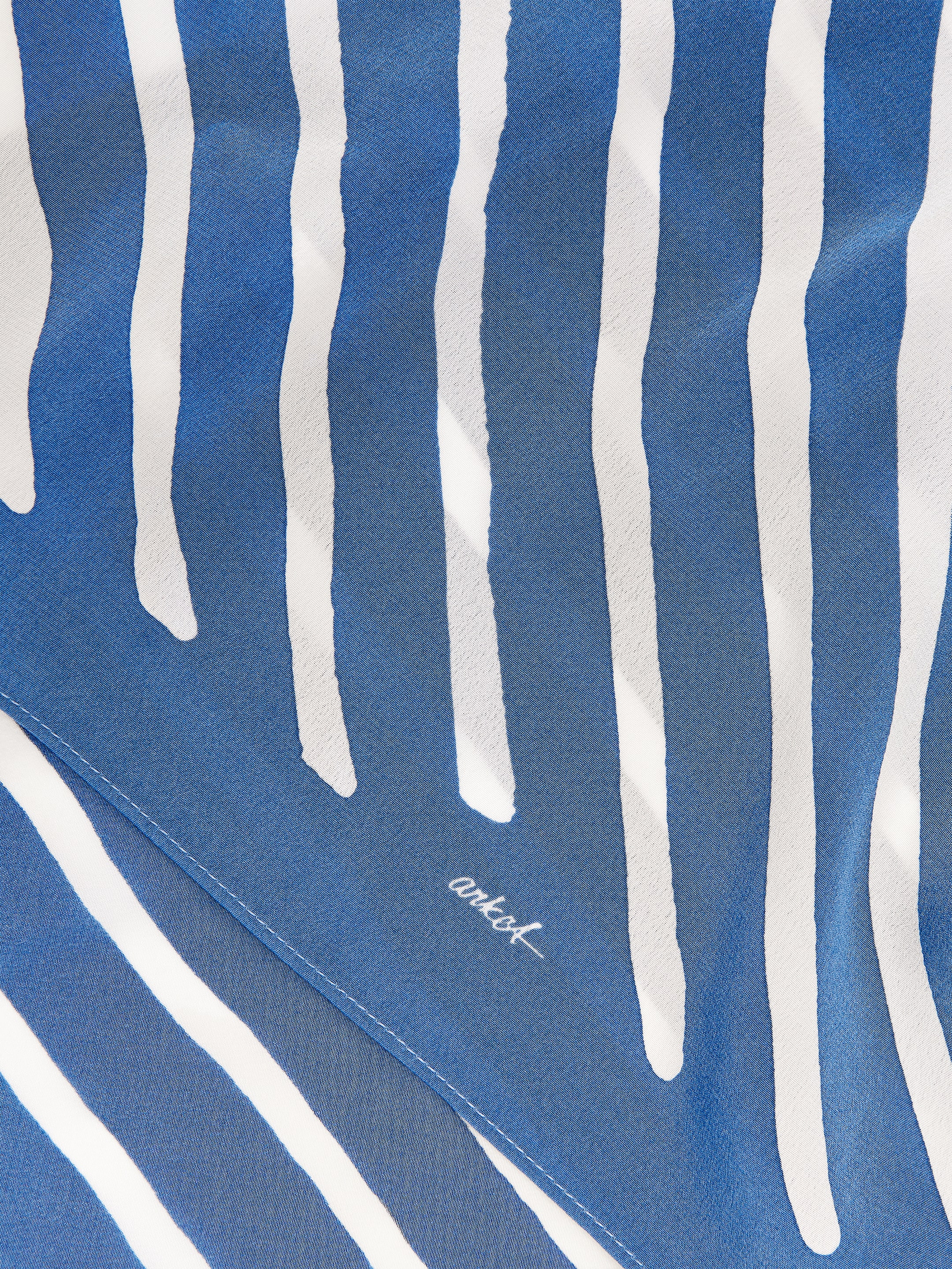 Foulard in seta a triangolo - Blu/Bianco - women - StillMedia/DescriptiveStillLife - 1
