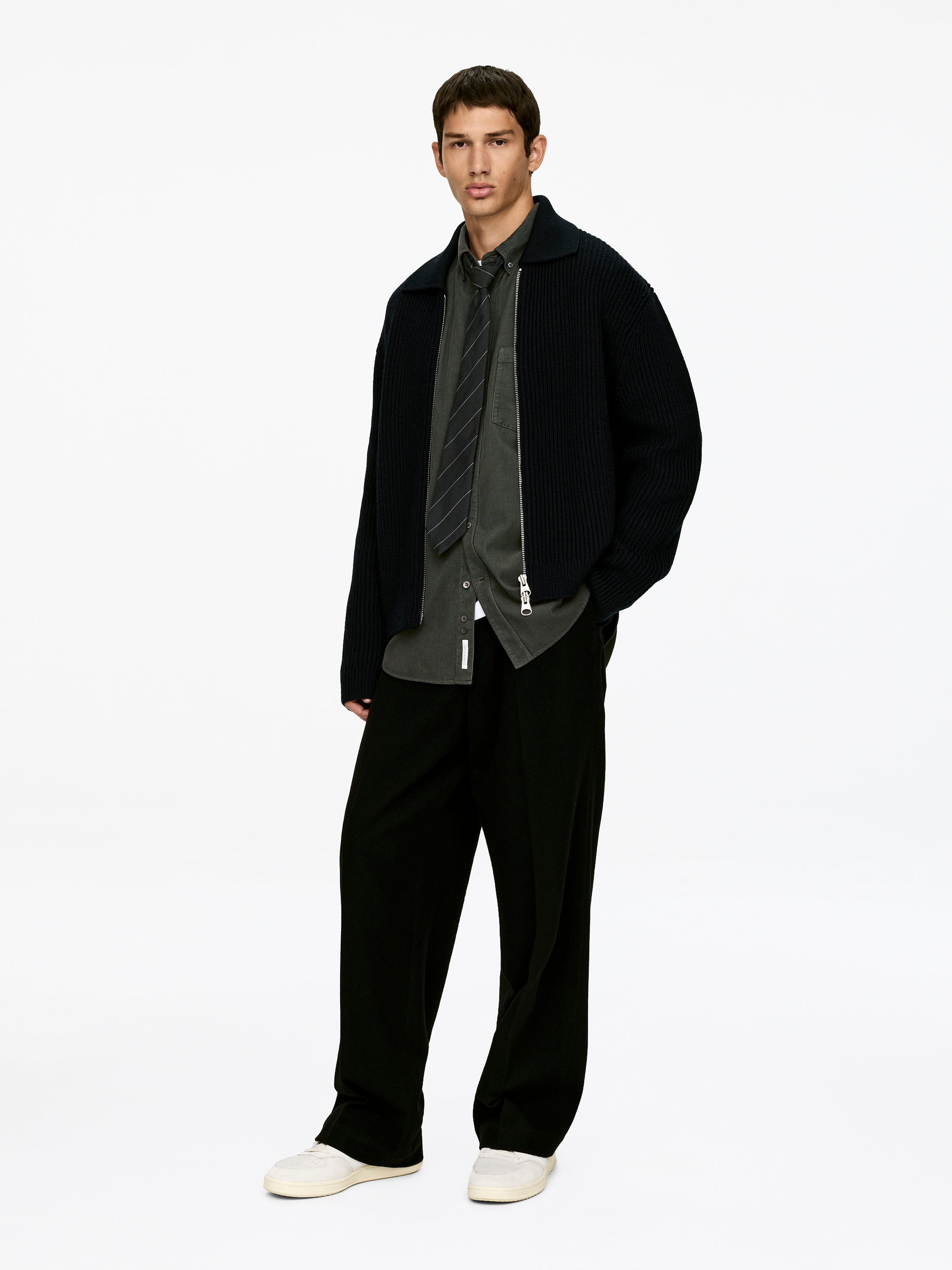 Relaxed Corduroy Shirt - Khaki Green - Relaxed fit - Men - StillMedia/Lookbook - 5
