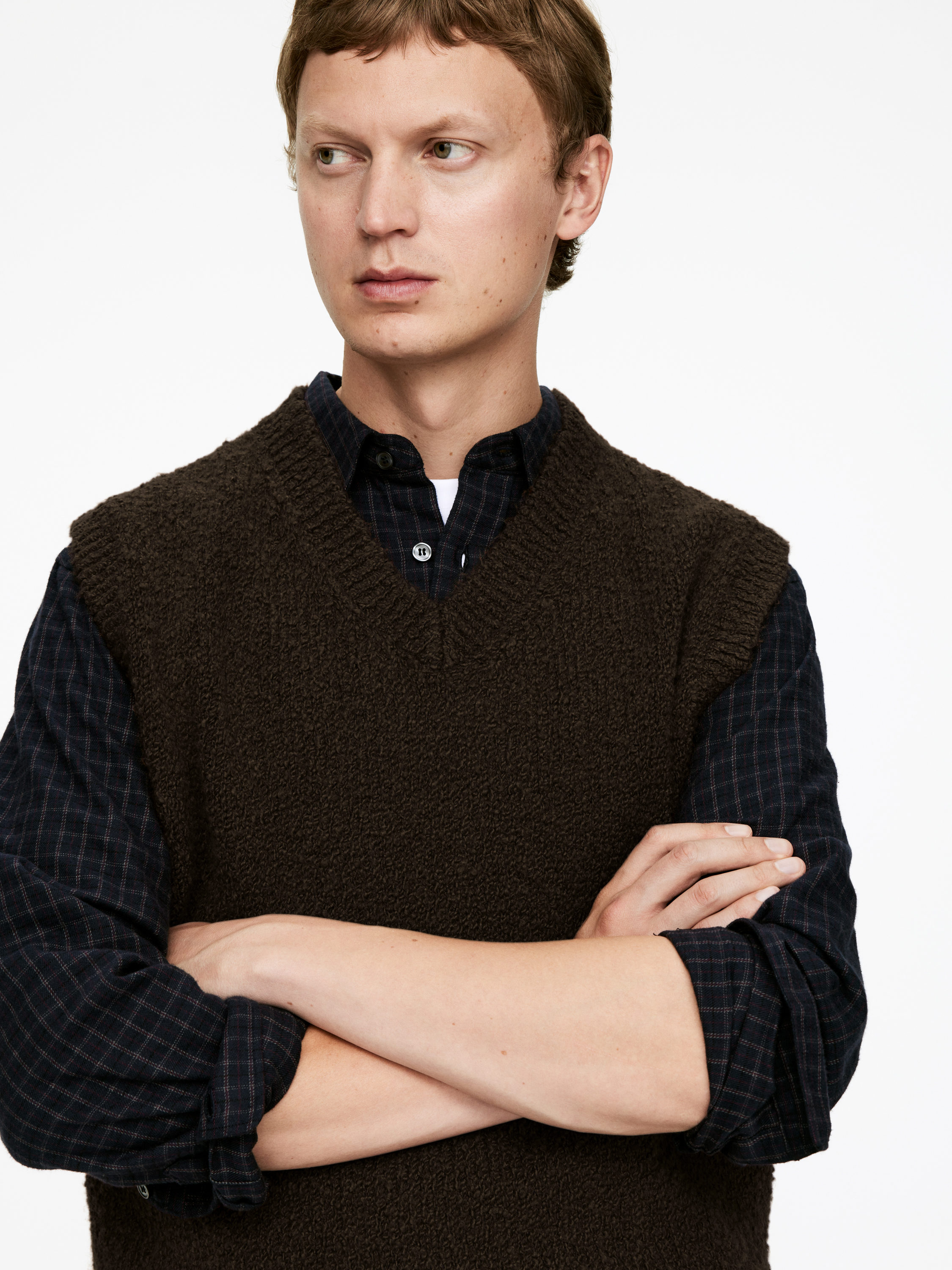 Bouclé V-Neck Vest - Brown - Regular fit - Men - StillMedia/Lookbook - 6