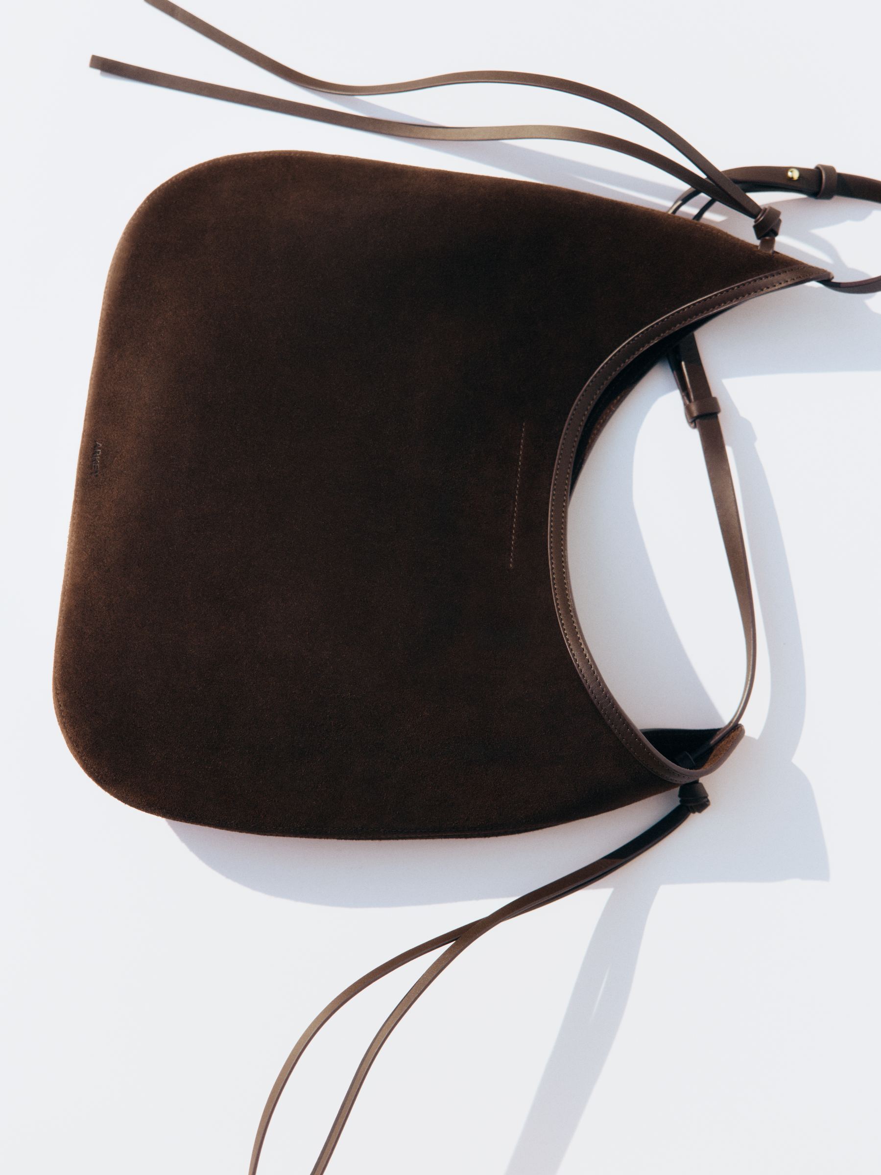 Schultertasche aus Veloursleder-#594B3D-17389