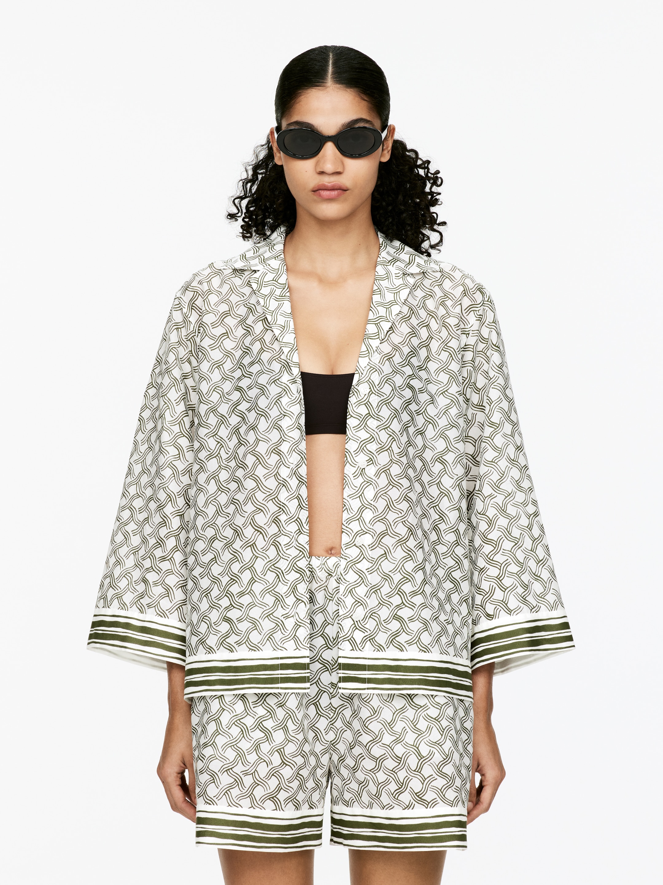Se større billede: Skjorte med print - Råhvid/mørkegrøn - DAME | H&M DK 1