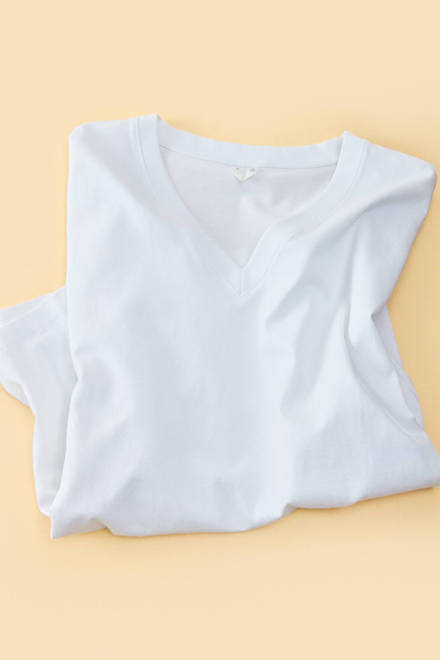 T-shirt con scollo a V - Bianco/Nero/Rosa chiaro - 6