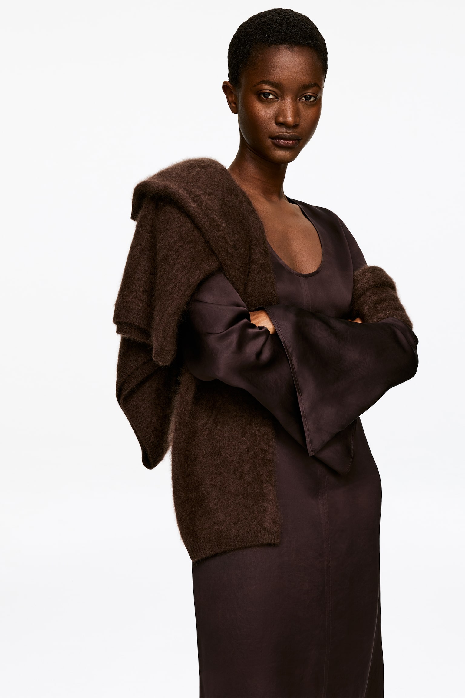 Satinkleid mit U-Ausschnitt - Braun - 5