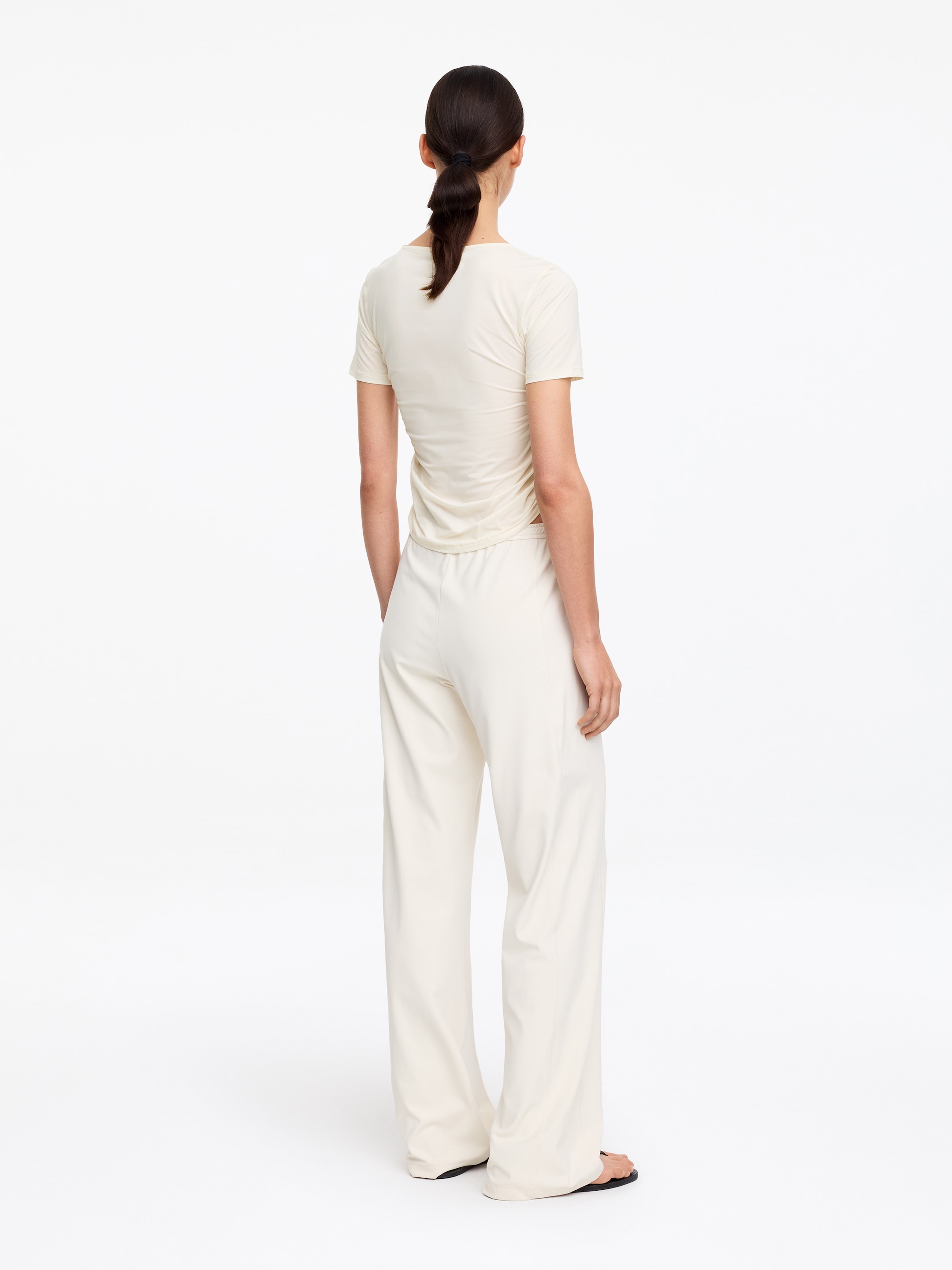 Training Top - Off White - Slim fit - Women - StillMedia/Lookbook - 5