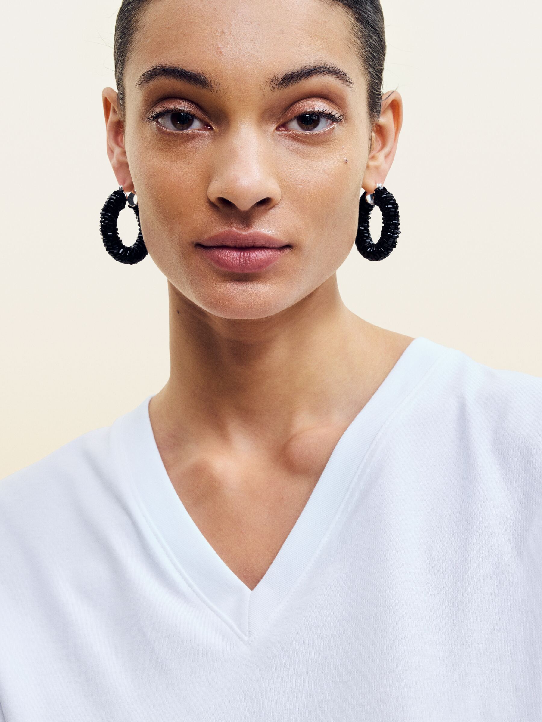 V-Neck T-Shirt - White - Loose fit - Women - StillMedia/Environmental - 1