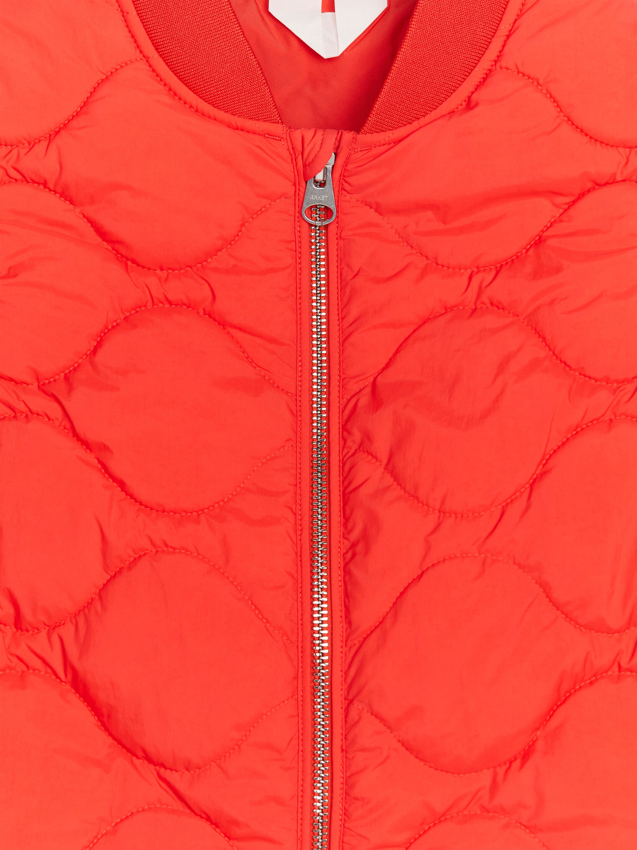 Zobrazit větší obrázek: Prošívaná vesta - Bright Red - DĚTI | H&M CZ 3