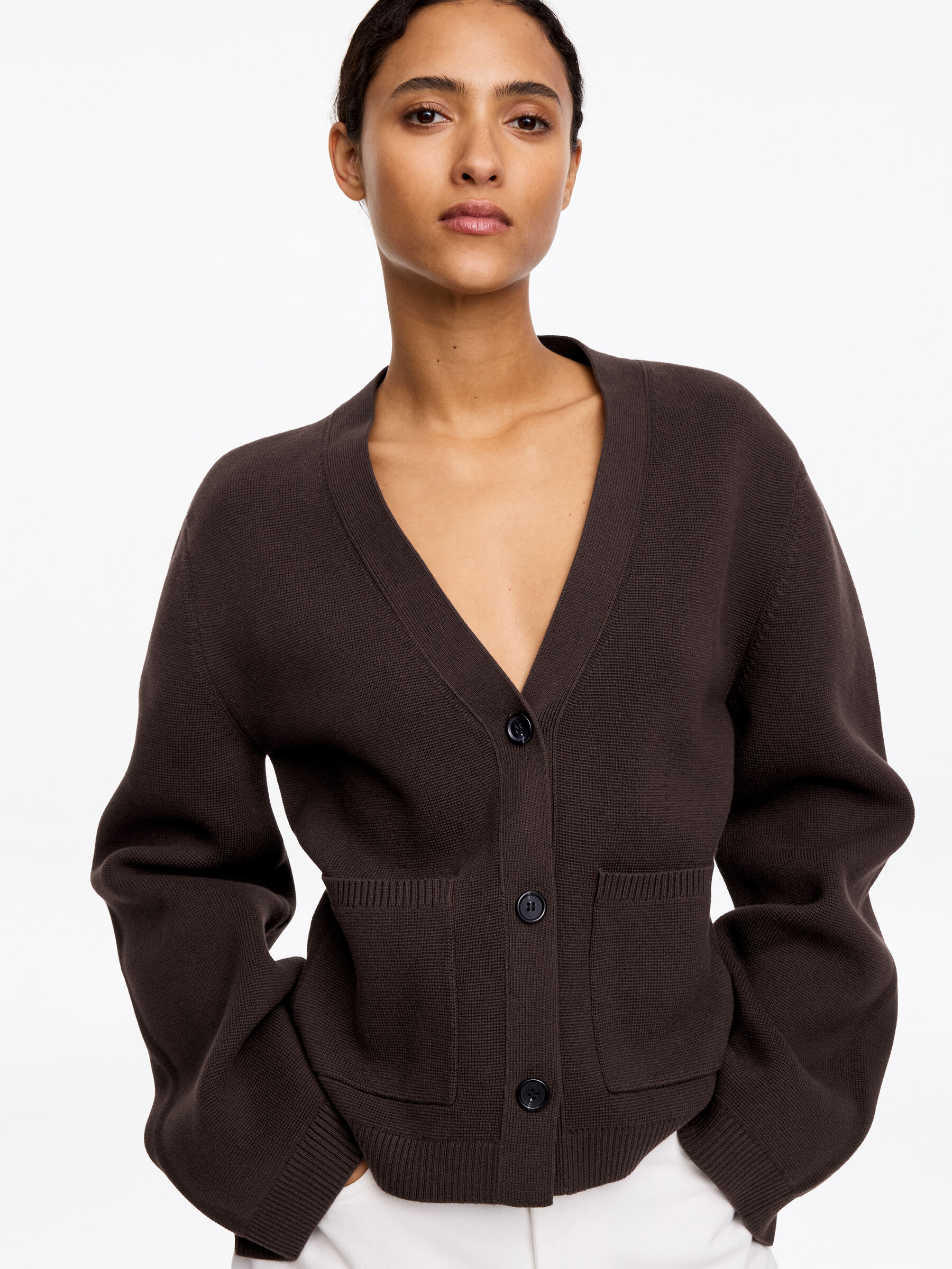 Bawełniany kardigan - Ciemnobrązowy - Luźny fason - Women - StillMedia/Lookbook - 10