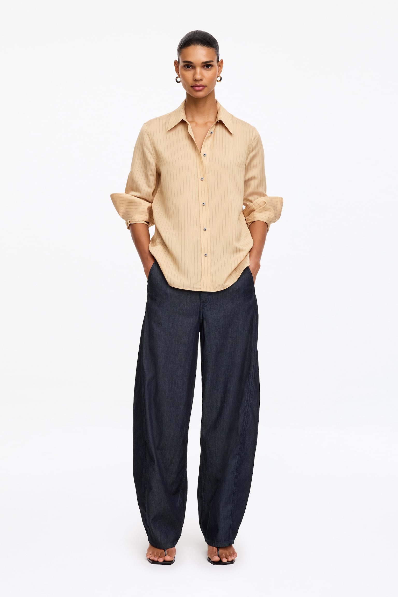 Jeans mit Barrel Legs - Dunkelblau - 1