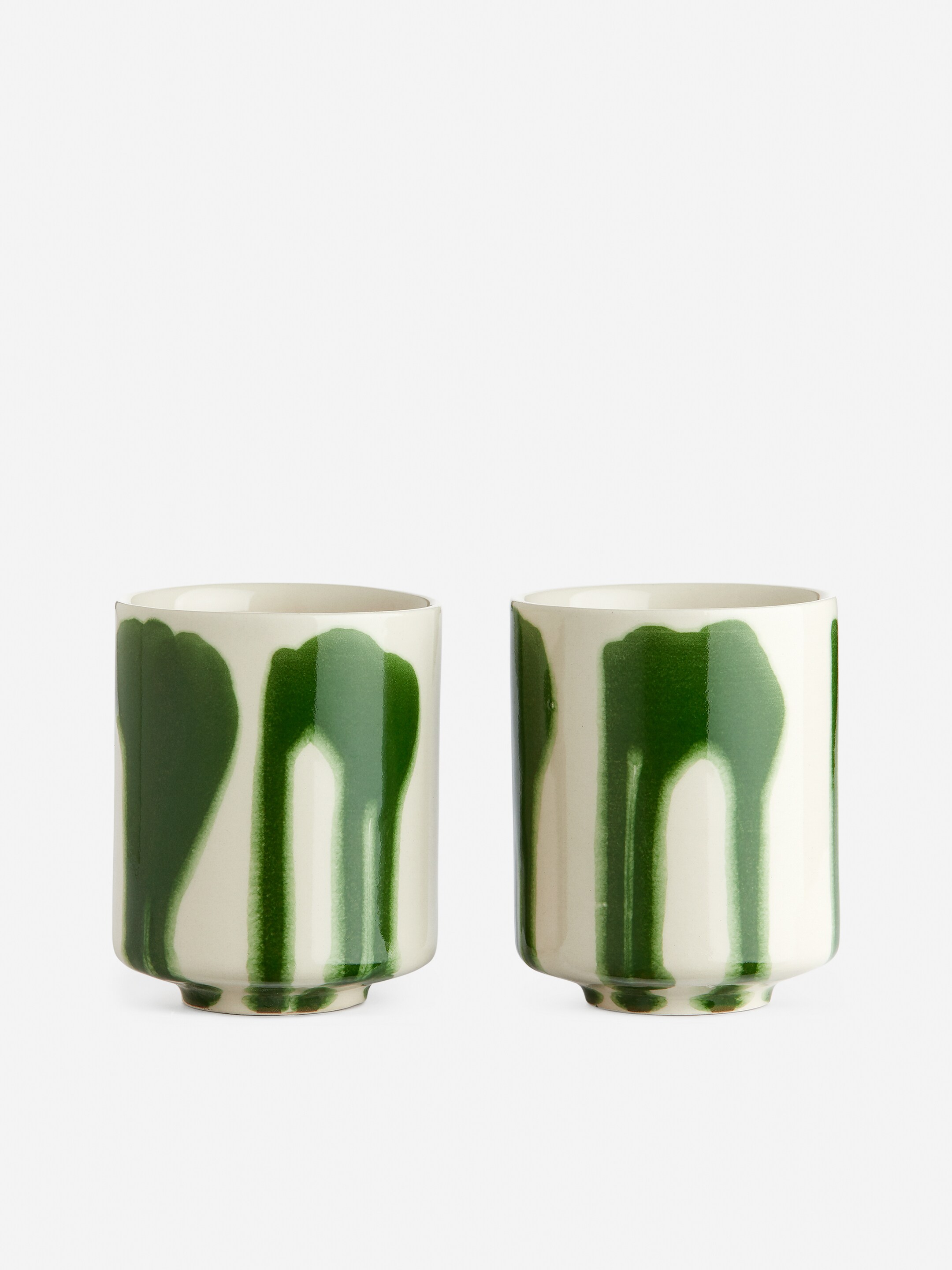 Größeres Bild ansehen: Steinguttassen im 2er-Set - Grüne Spritzer - Home All | H&M DE 1