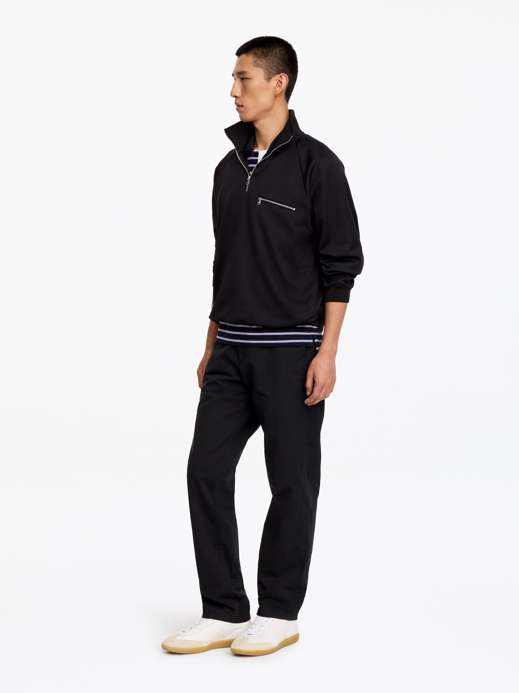 Proste bawełniane chinosy - Czarny - Fason normalny - men - StillMedia/Lookbook - 5