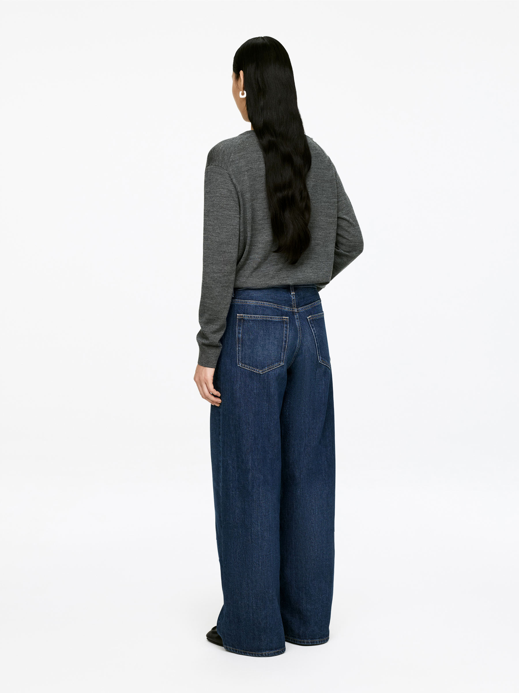 CLOUD Loose Wide Jeans - Mid Blue - Relaxed fit - Women - StillMedia/Lookbook - 15