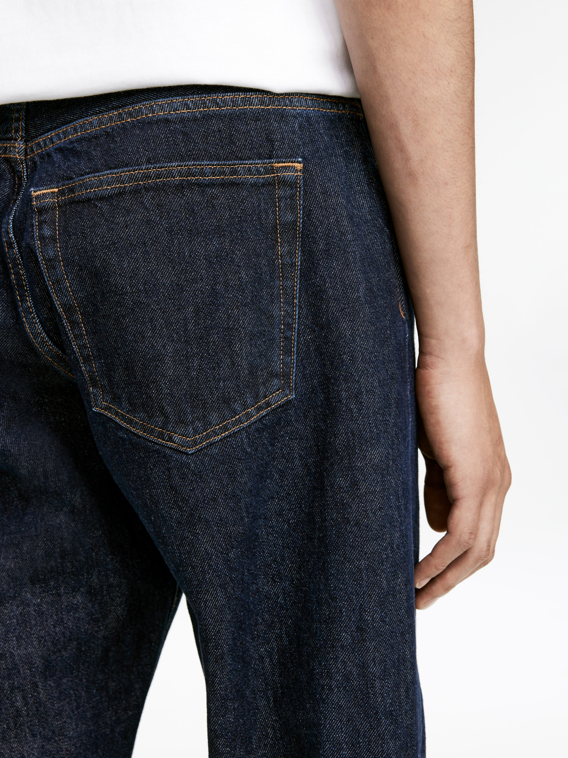 OCEAN Loose Straight Jeans - Dark Blue - Loose fit - Men - StillMedia/Lookbook - 14