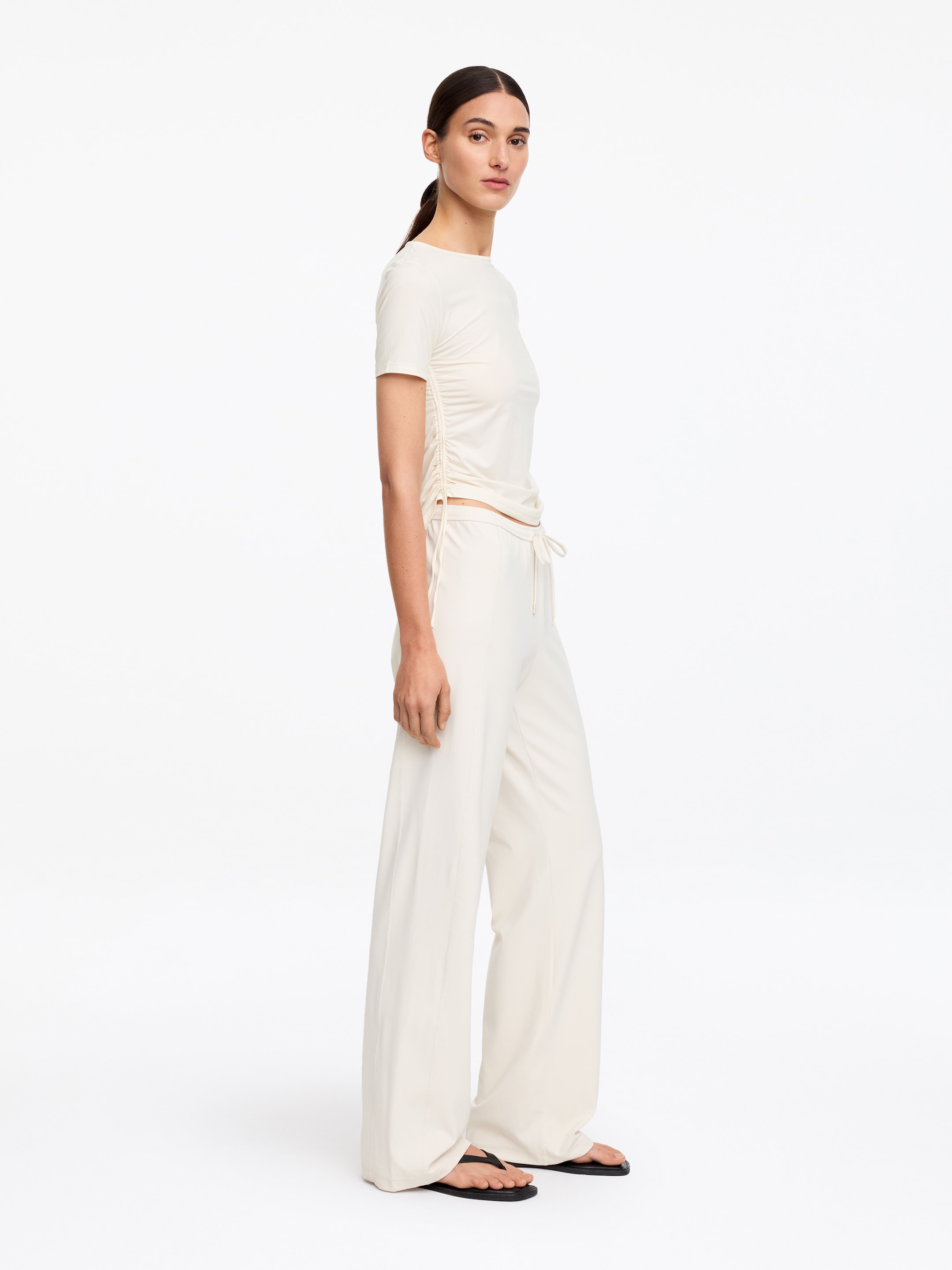 Training Top - Off White - Slim fit - Women - StillMedia/Lookbook - 3