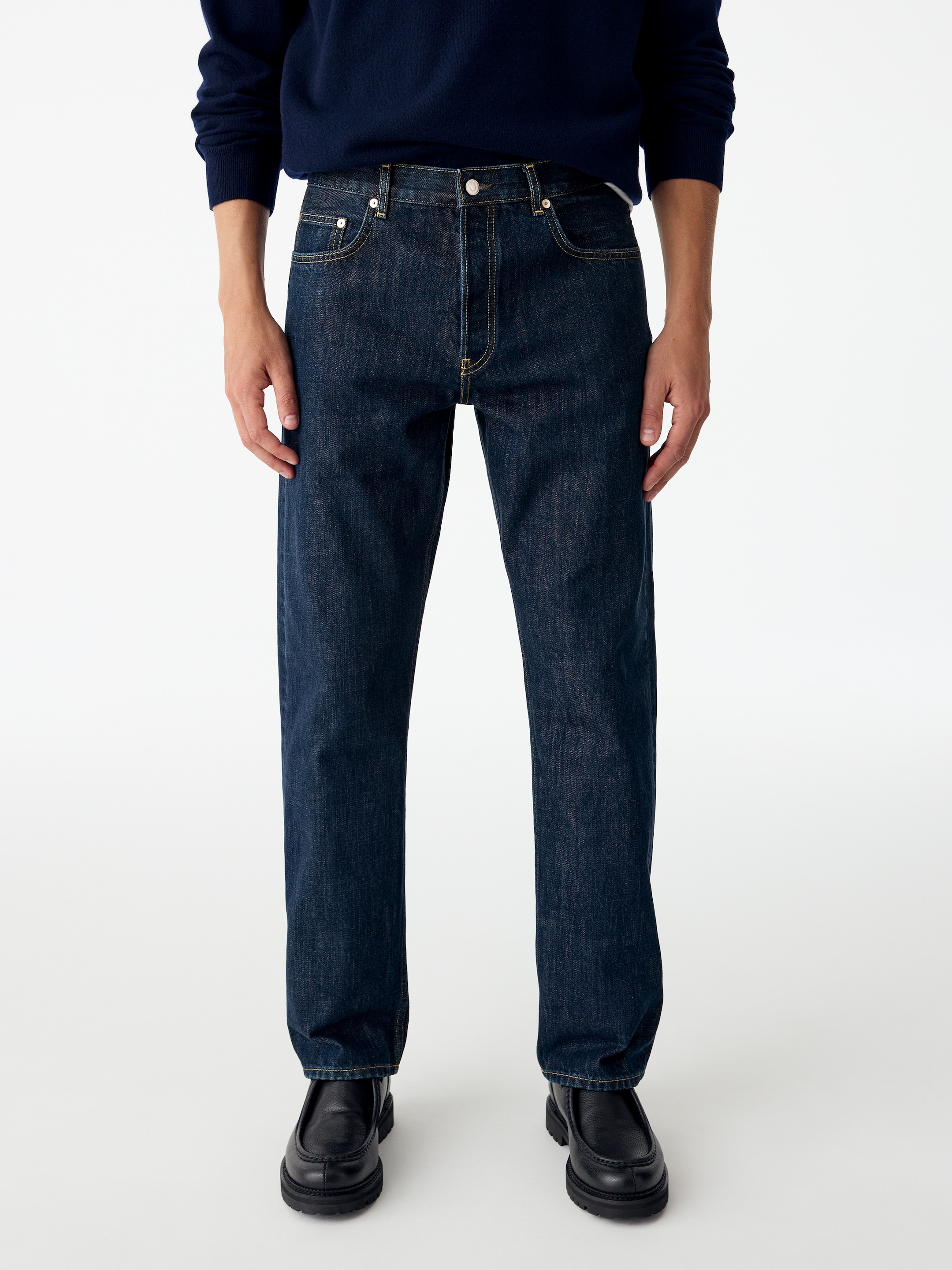 OCEAN Loose Jeans - Dark Blue - Loose fit - men - StillMedia/Lookbook - 4