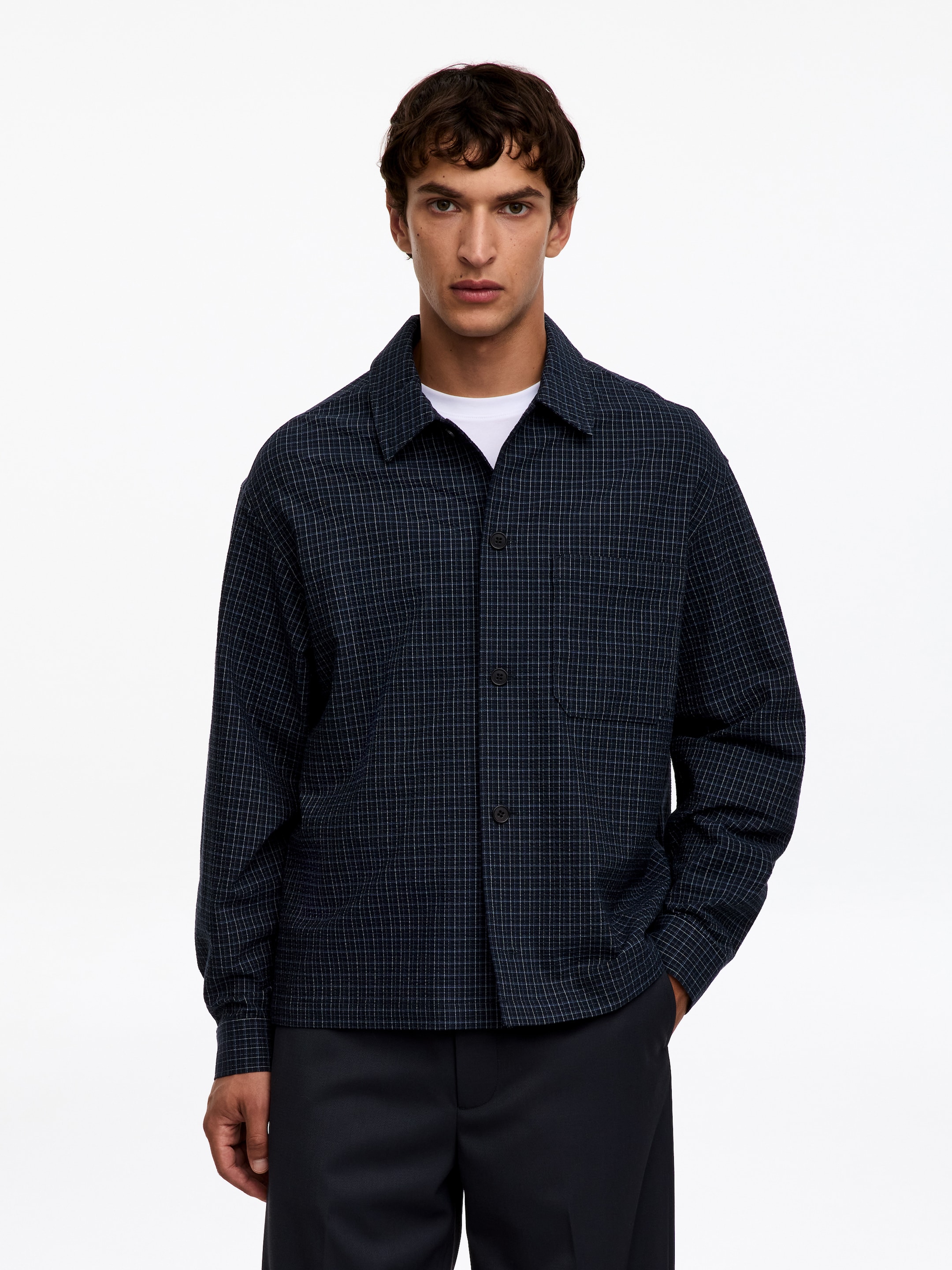 Camicia in seersucker dalla vestibilità rilassata - Blu scuro/Motivo a quadri - Relaxed fit - Men - StillMedia/Lookbook - 4