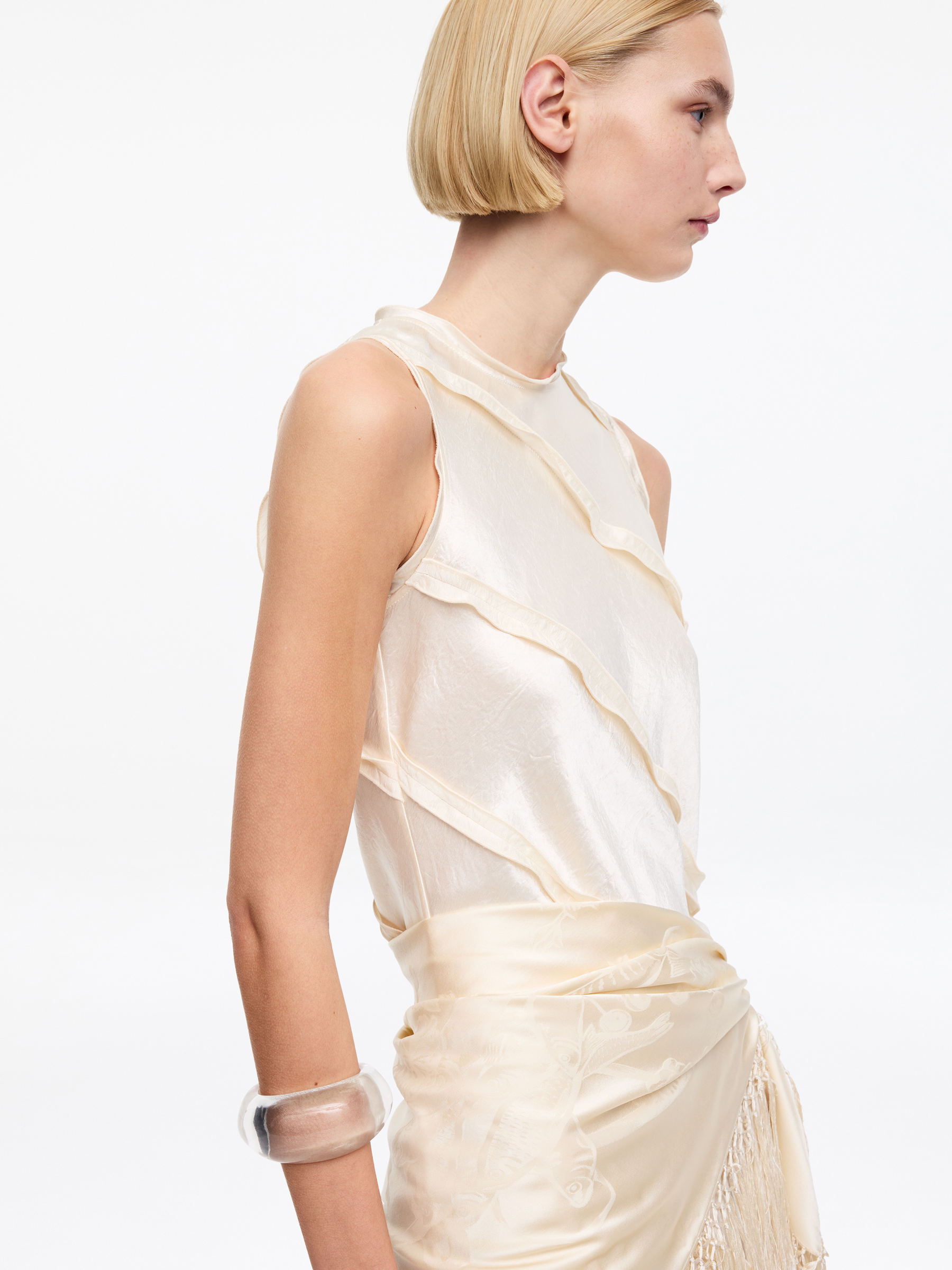 Clear Glass Cuff Bracelet - Clear - Women - StillMedia/Lookbook - 3
