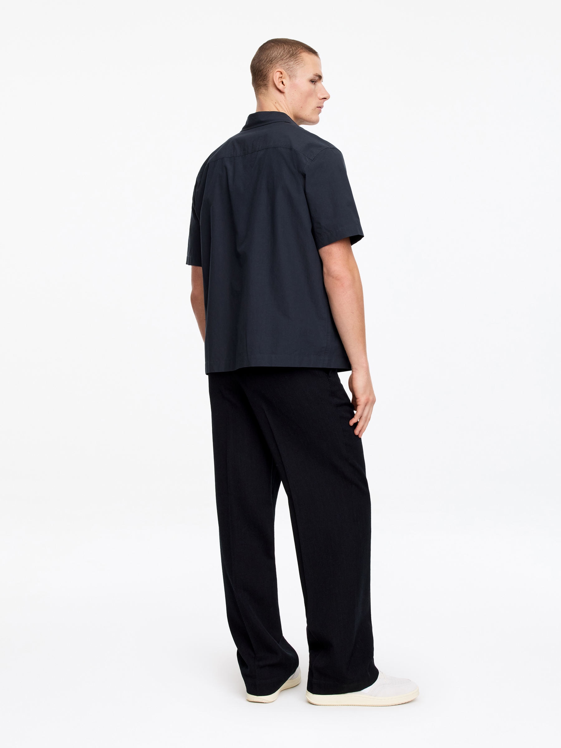 Short-Sleeve Poplin Shirt - Dark Blue - Relaxed fit - Men - StillMedia/Lookbook - 2