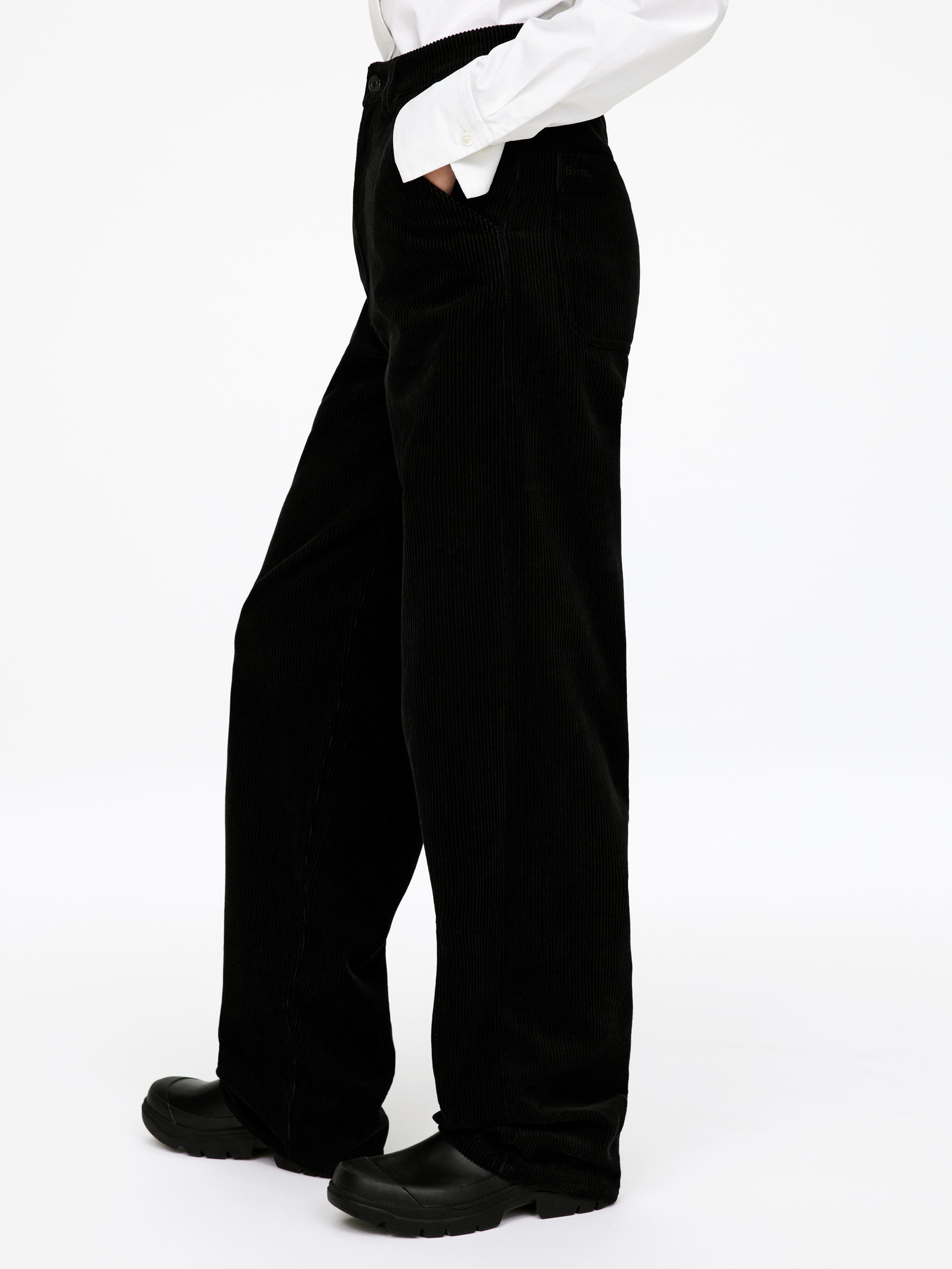 ARKET and Barbour Corduroy Trousers - Black - Relaxed fit - Women - StillMedia/Lookbook - 4