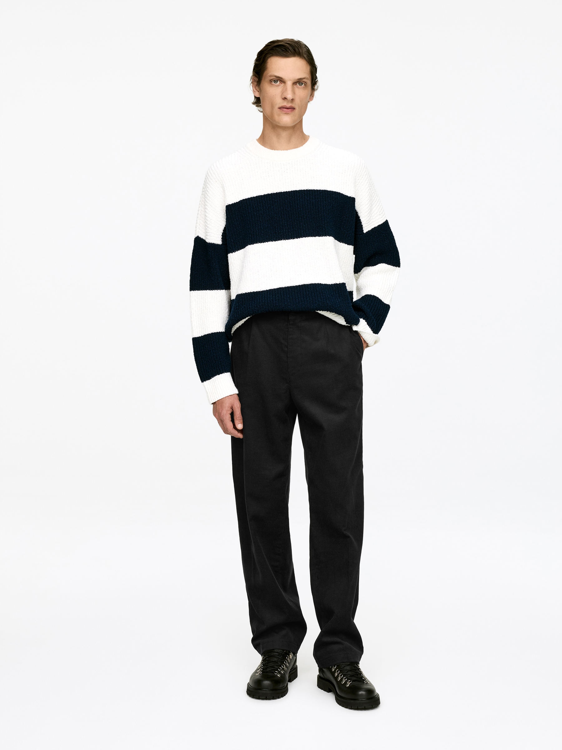 Relaxed Corduroy Trousers - Black - Loose fit - Men - StillMedia/Lookbook - 2