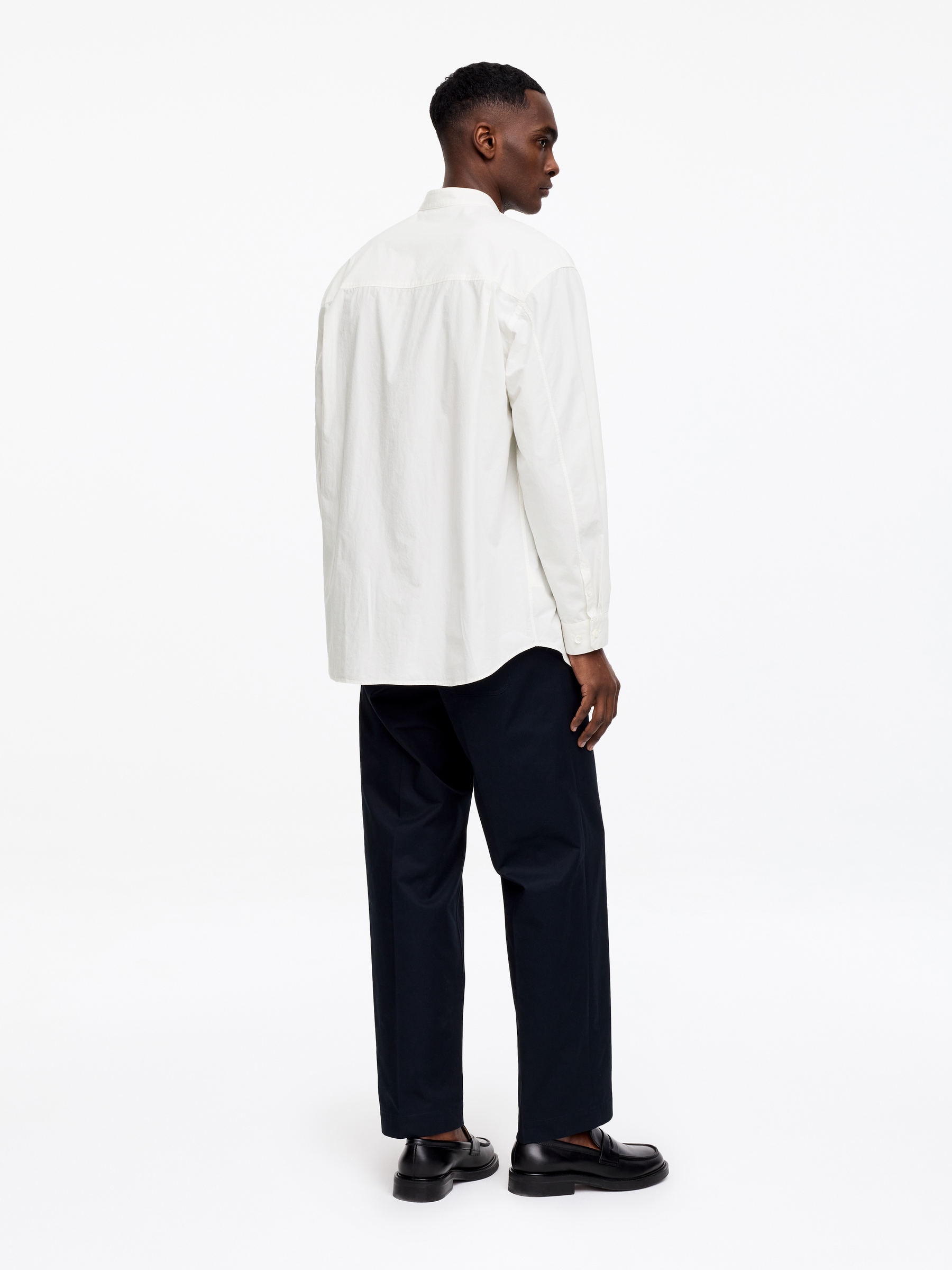 Band-Collar Poplin Shirt - Off White - Relaxed fit - Men - StillMedia/Lookbook - 3