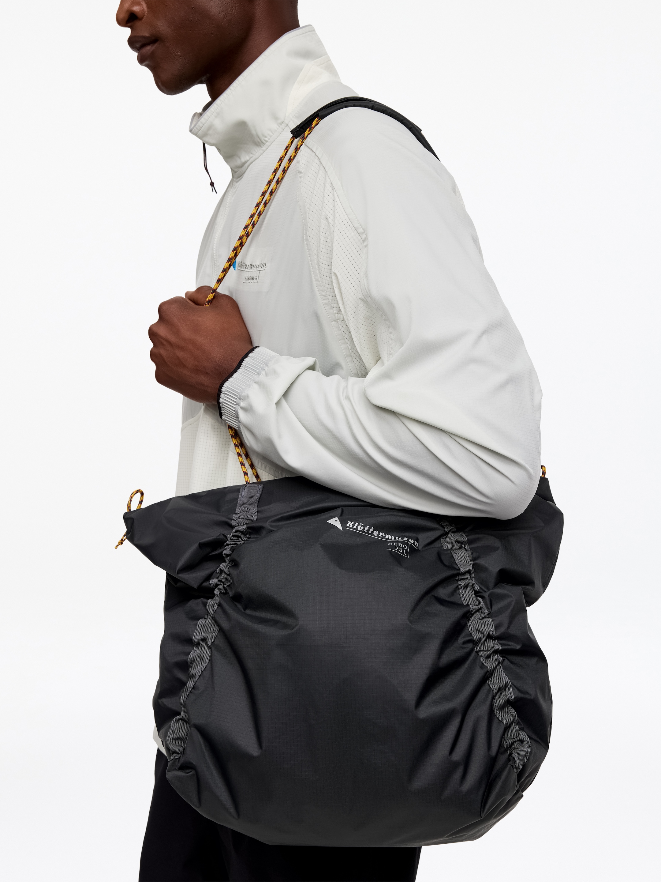 Klättermusen Gebo Tote Bag - Putty grey - Men - StillMedia/Lookbook - 9