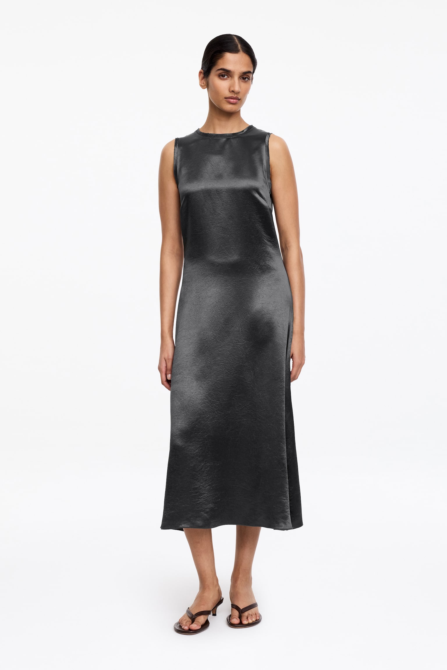 Vestido midi de cetim amarrotado - Cinzento - 1