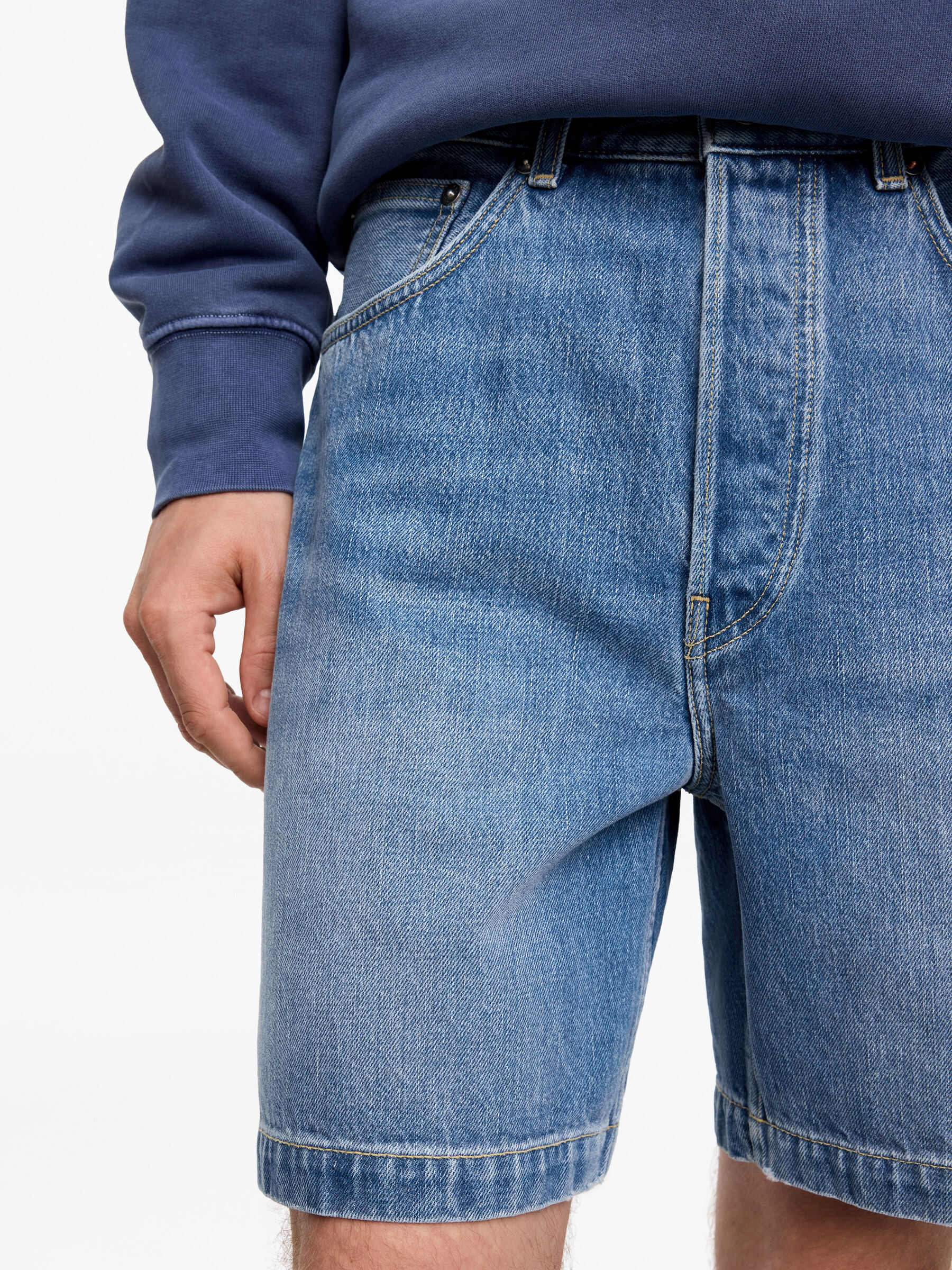 Relaxed Denim Shorts - Mid Blue - Relaxed fit - Men - StillMedia/Lookbook - 4