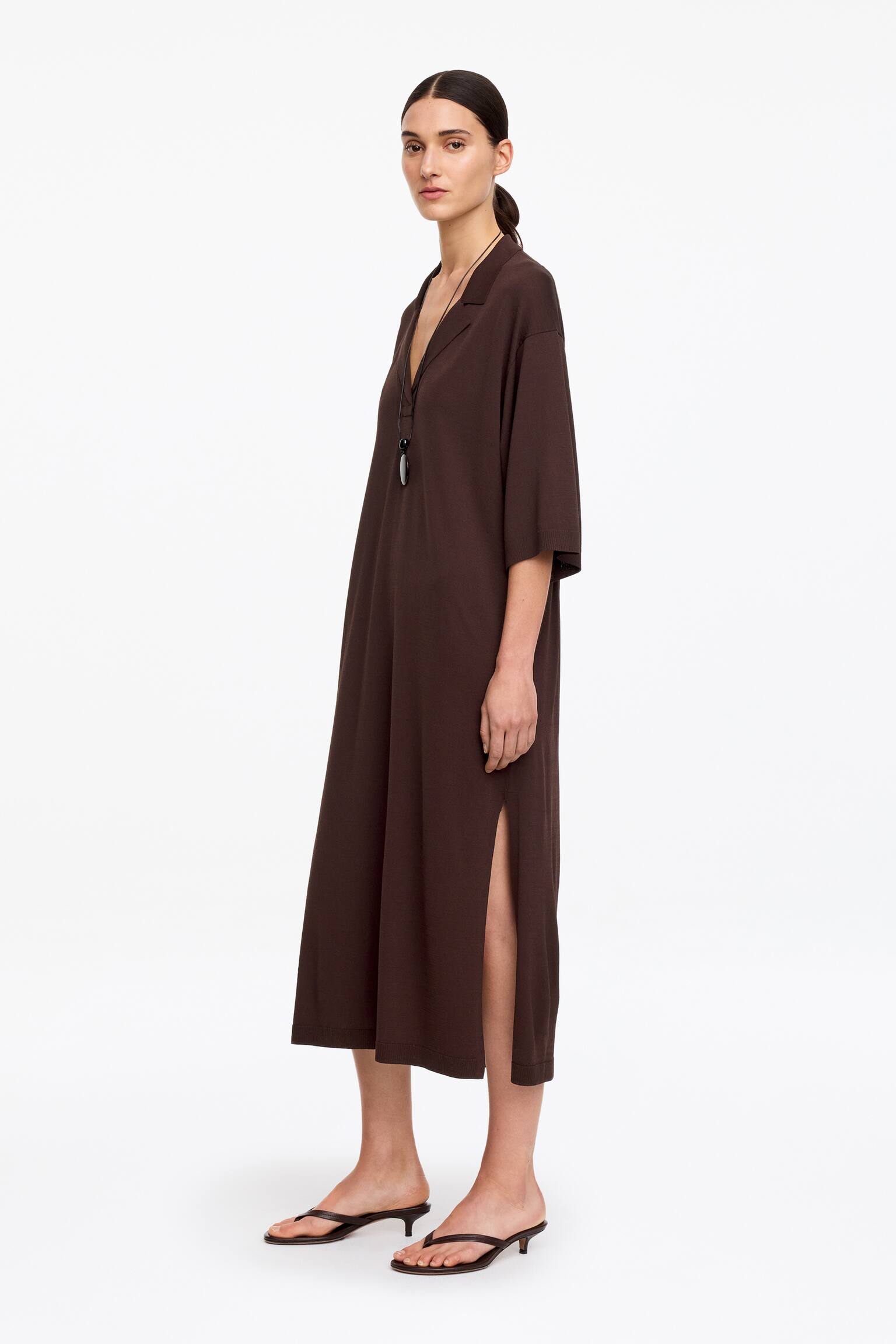 Voľné Šaty Z Jemného Úpletu - Hnedá - 3