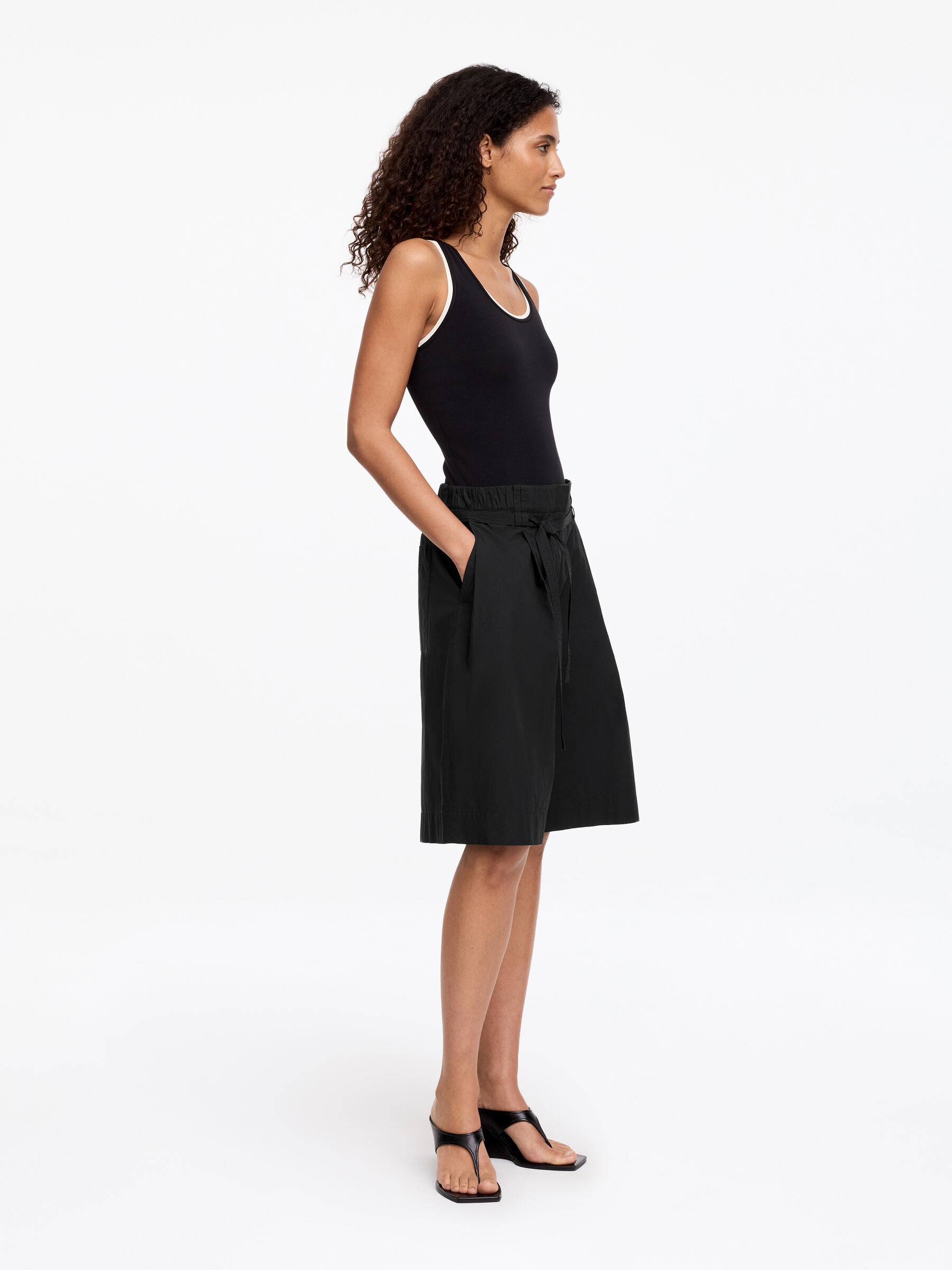 Shorts aus Baumwoll-Popeline mit Falten - Schwarz - Relaxed Fit - Damen - StillMedia/Lookbook - 5