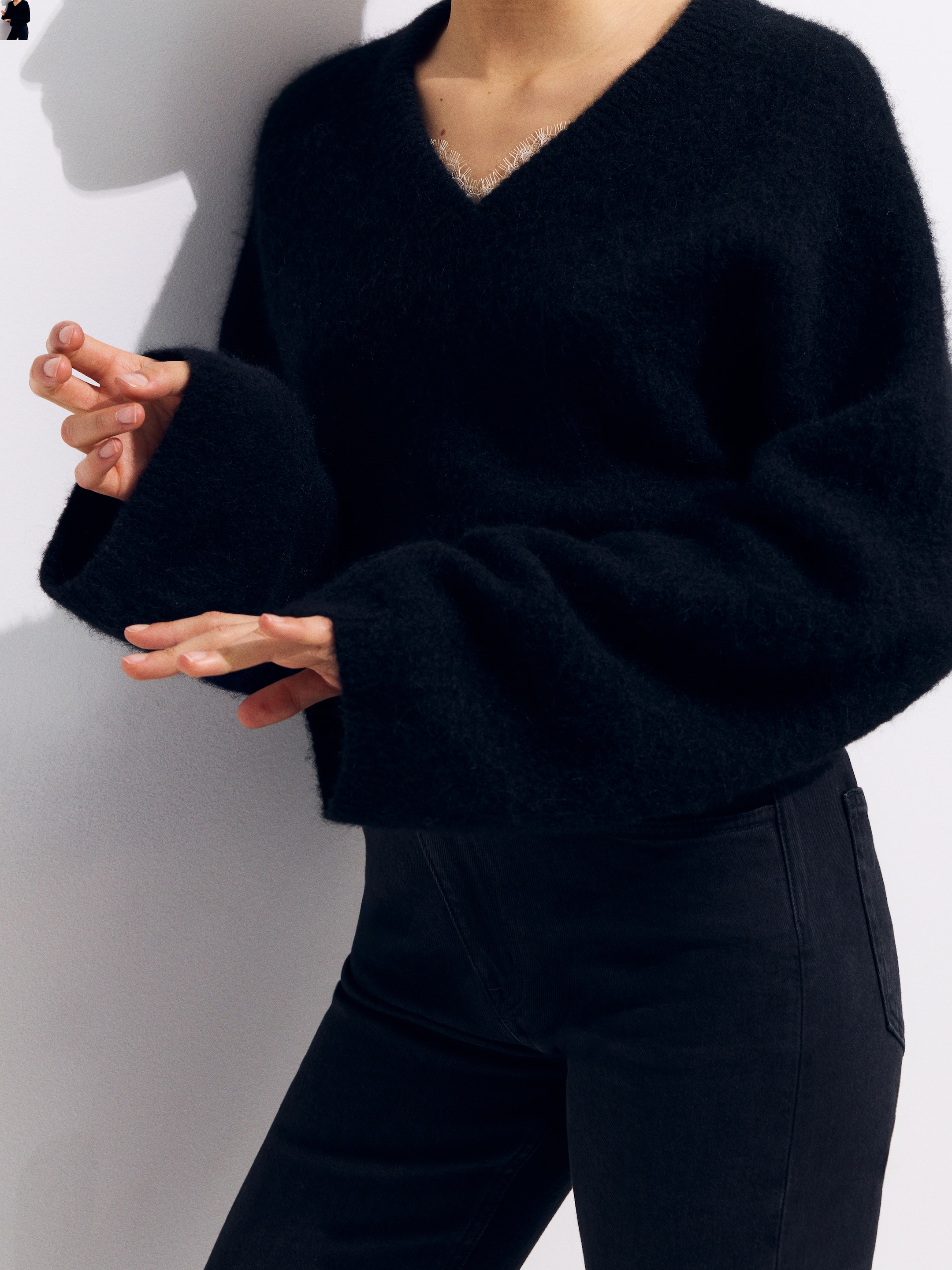 Alpaca-Wool Blend V-Neck Jumper - Black - Loose fit - Women - StillMedia/Environmental - 1