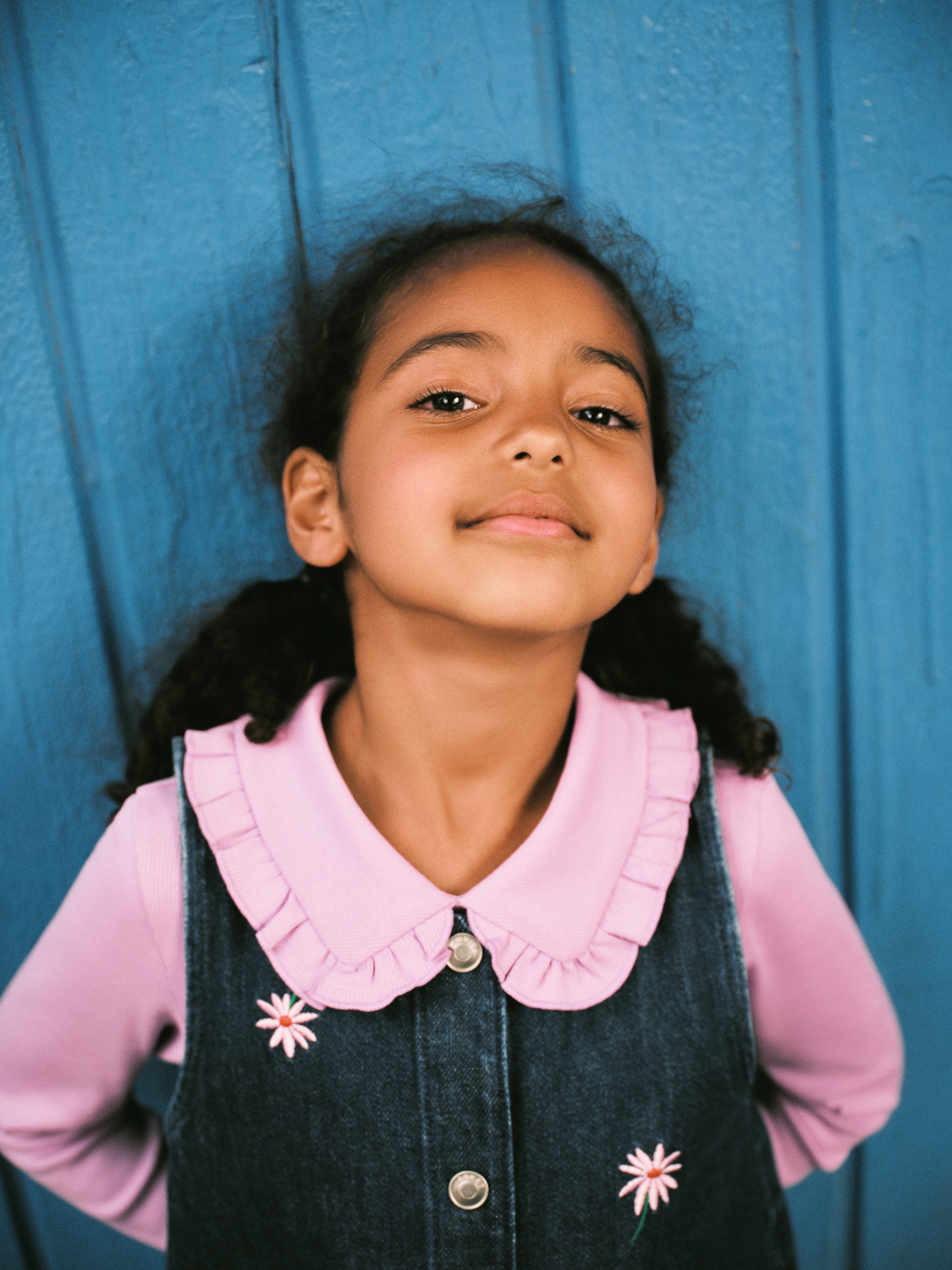 Abito in denim con ricami - Blu/Motivo floreale - Regular fit - children - StillMedia/Environmental - 1
