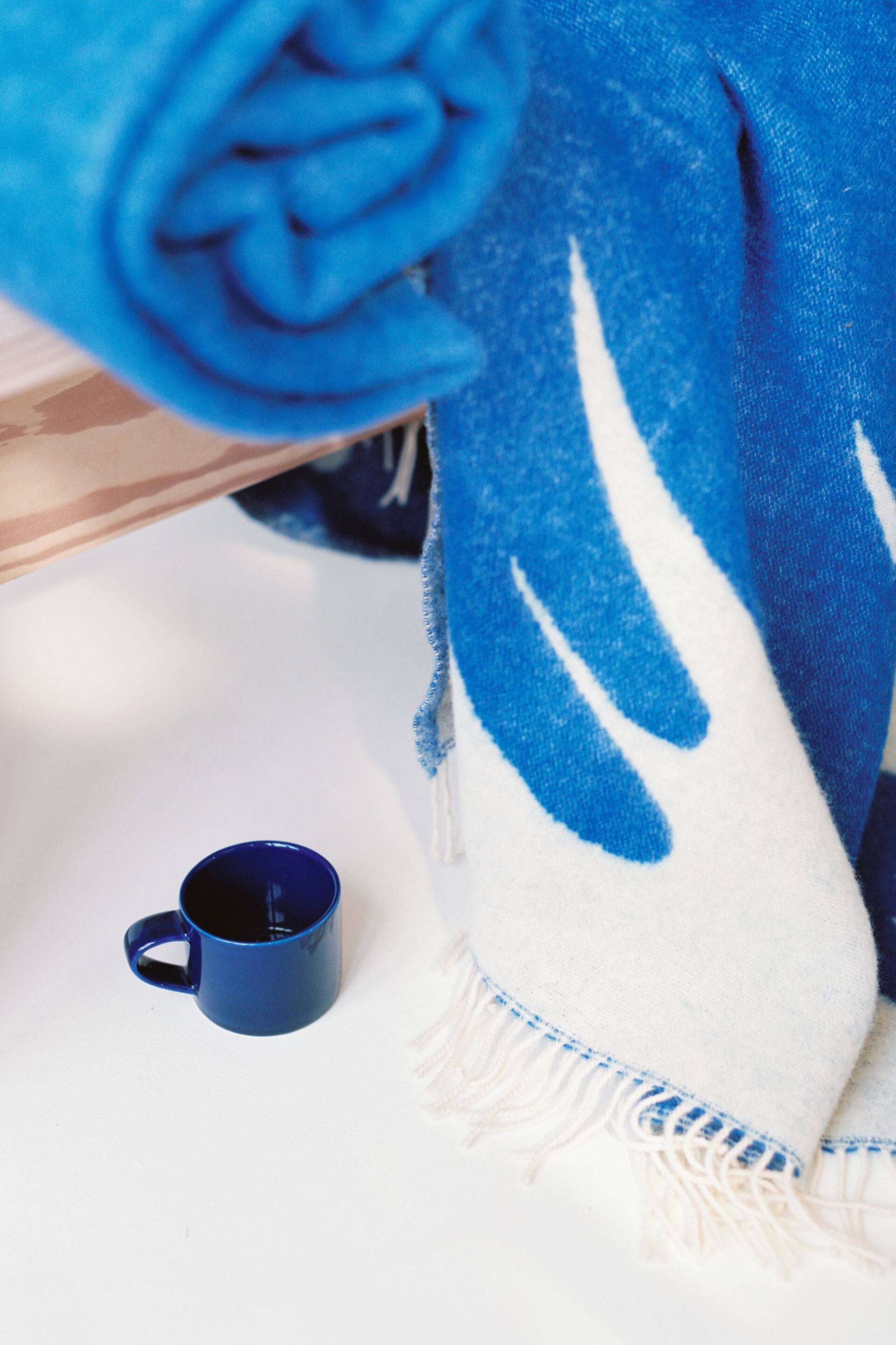 Visualizza l'immagine ingrandita: Becher aus Steingut - Dunkelblau - HOME | H&M CH 1