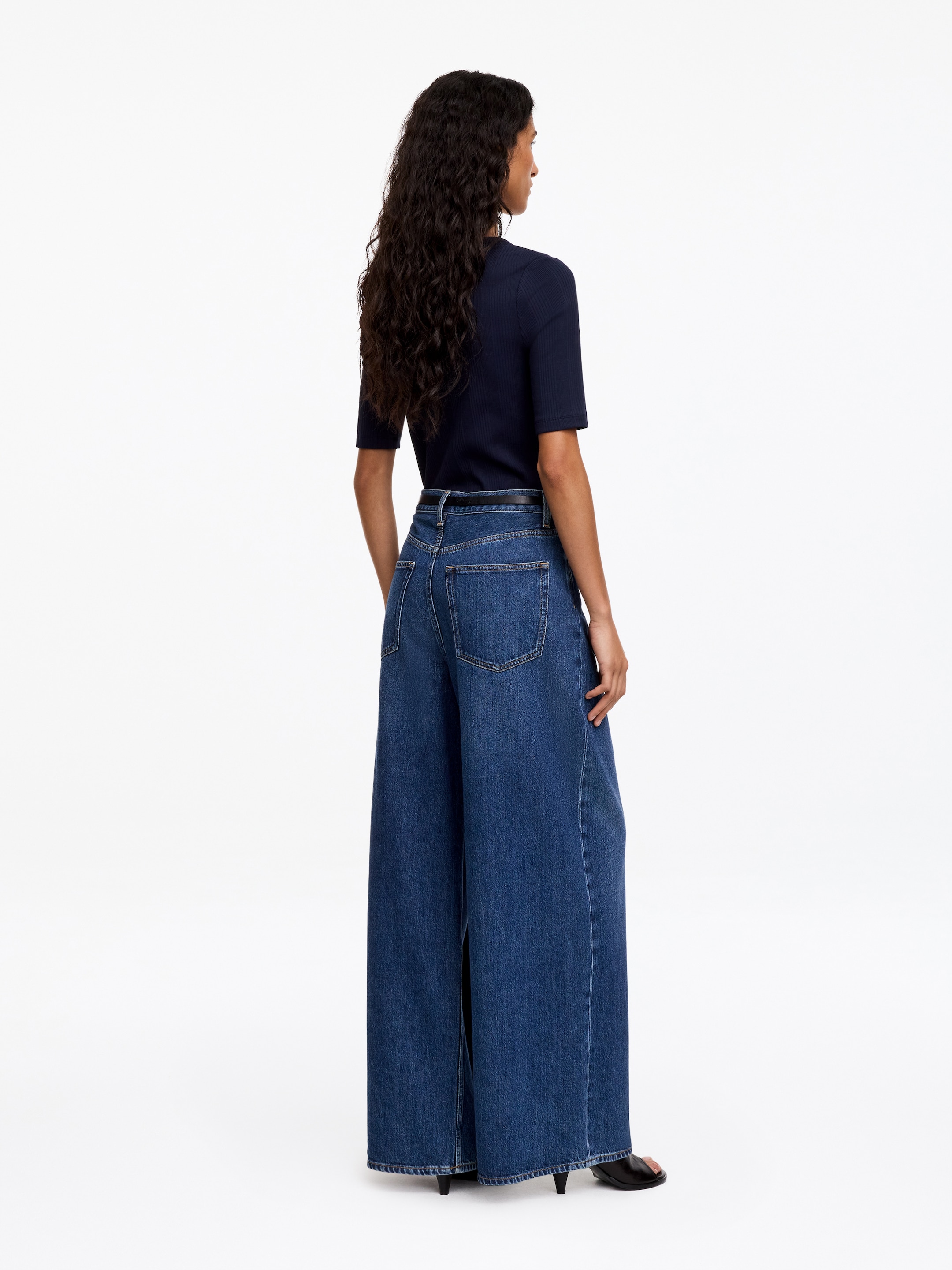 CEDAR Oversized Wide Jeans - Blue - Oversized - Women - StillMedia/Lookbook - 4
