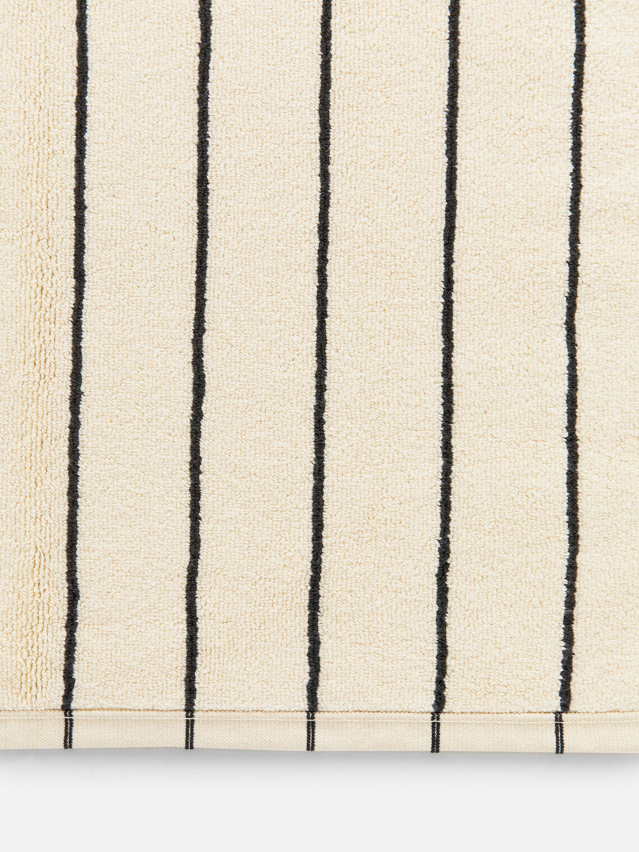 Vis større bilde: Bomullsbadematte - Offwhite/svart - Home All | H&M NO 3