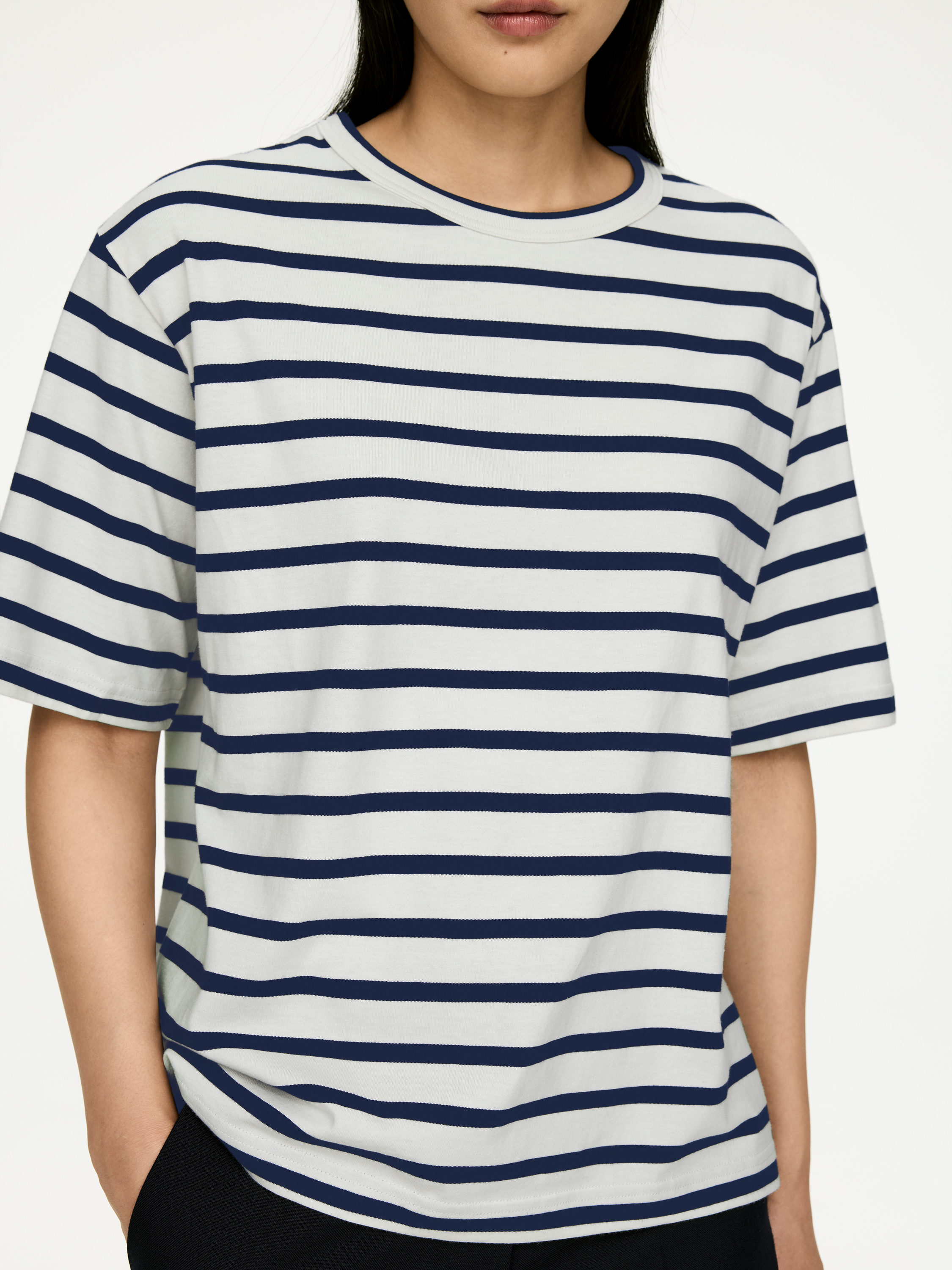 Midweight T-Shirt - Dark Blue/Off White - Regular fit - Women - StillMedia/Lookbook - 8