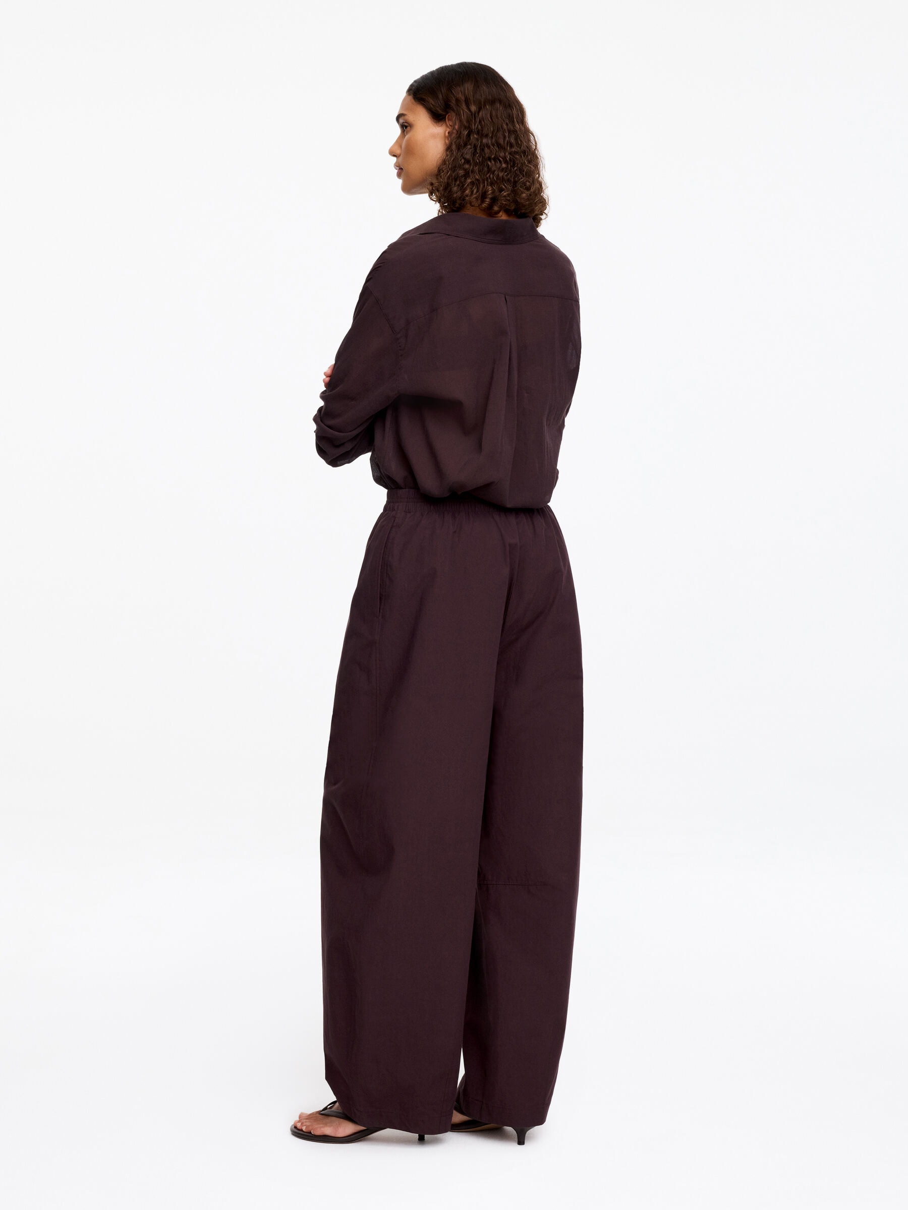Barrel-Leg Cotton Trousers - Dark Brown - Loose fit - Women - StillMedia/Lookbook - 8