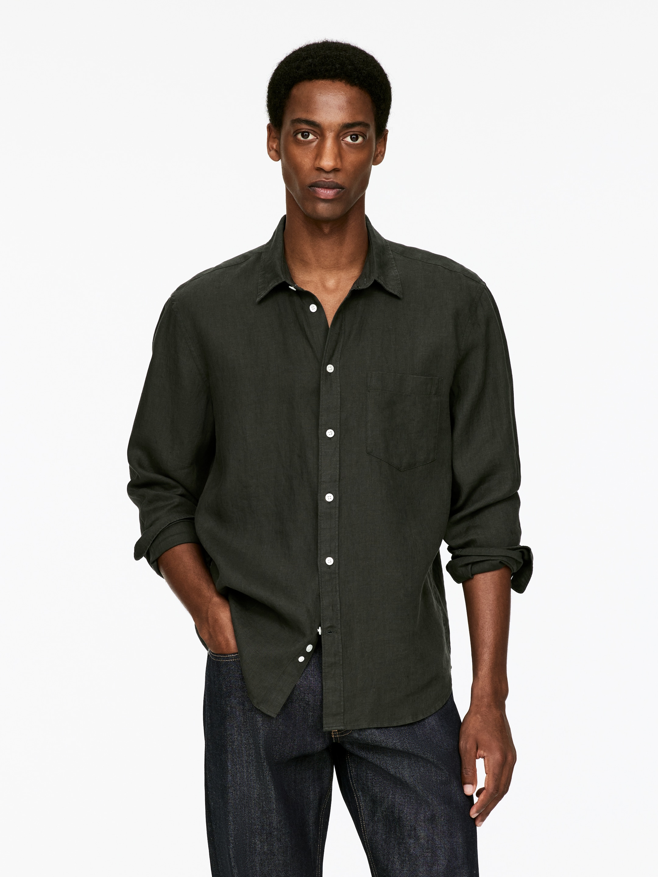 Größeres Bild anzeigen: Leinenhemd mit normaler Passform - Dunkelgrün - Men | H&M AT 1