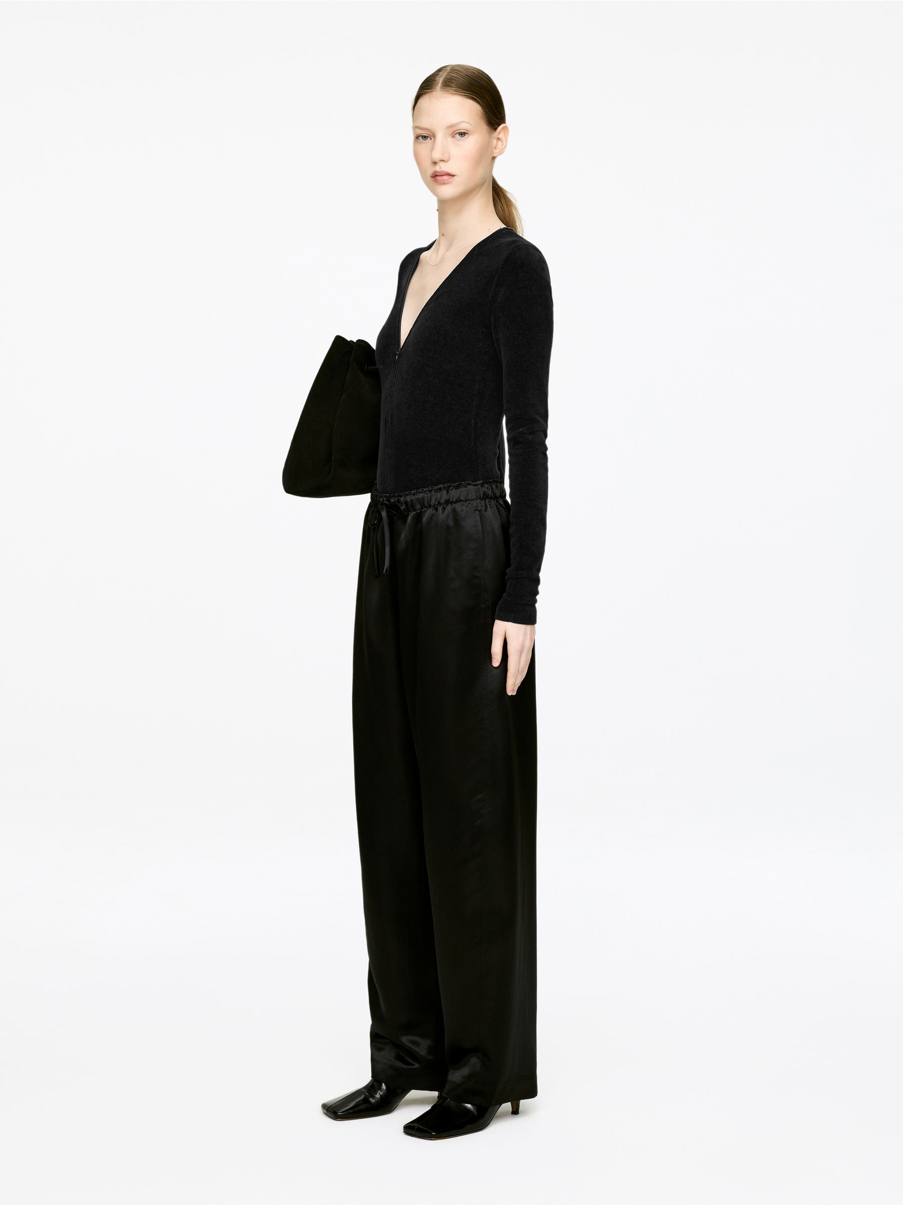 Velvet Bodysuit - Black - Slim fit - Women - StillMedia/Lookbook - 4