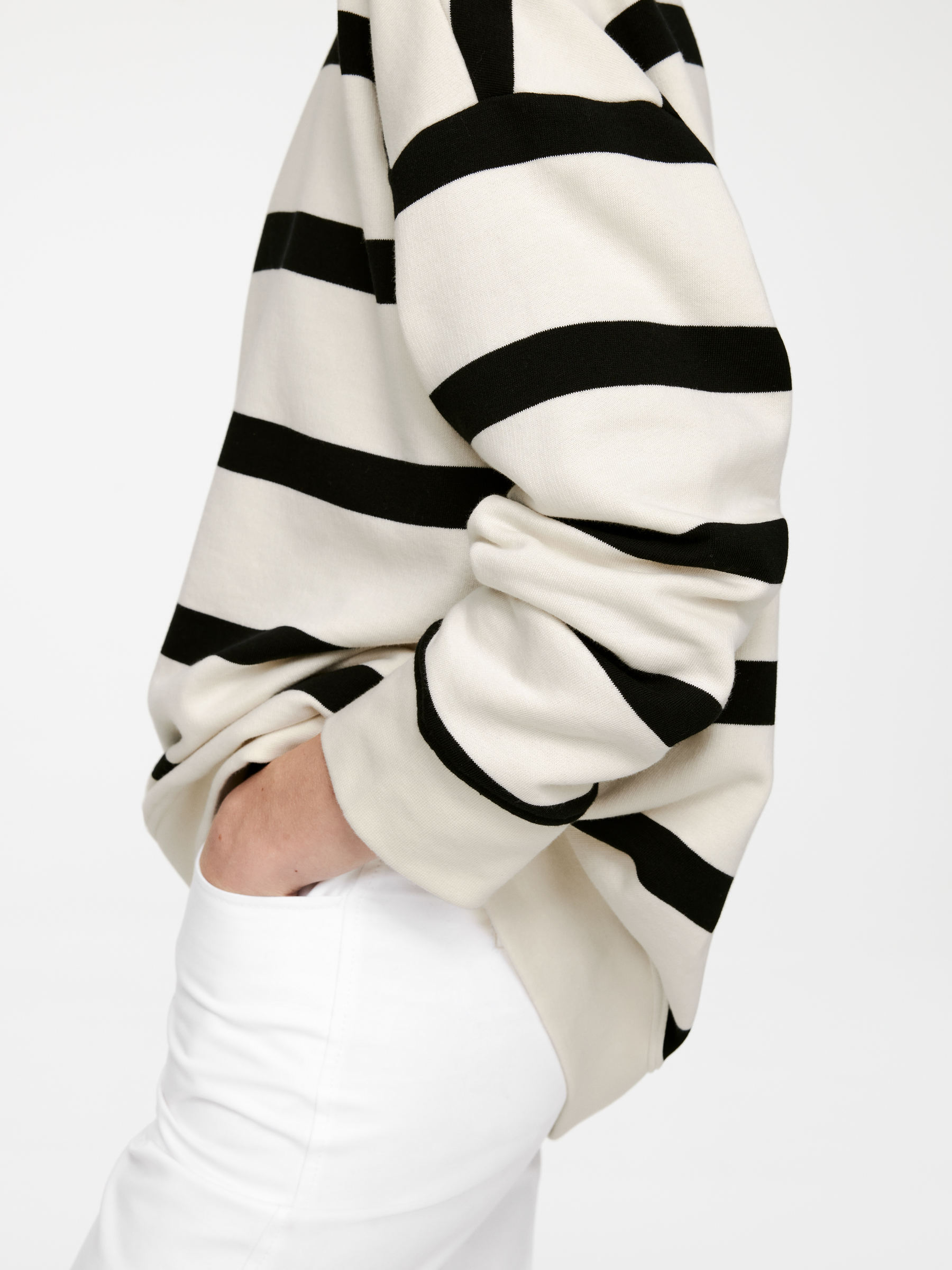 Relaxed Terry Sweatshirt - White/Black - Oversized - Women - StillMedia/Lookbook - 3