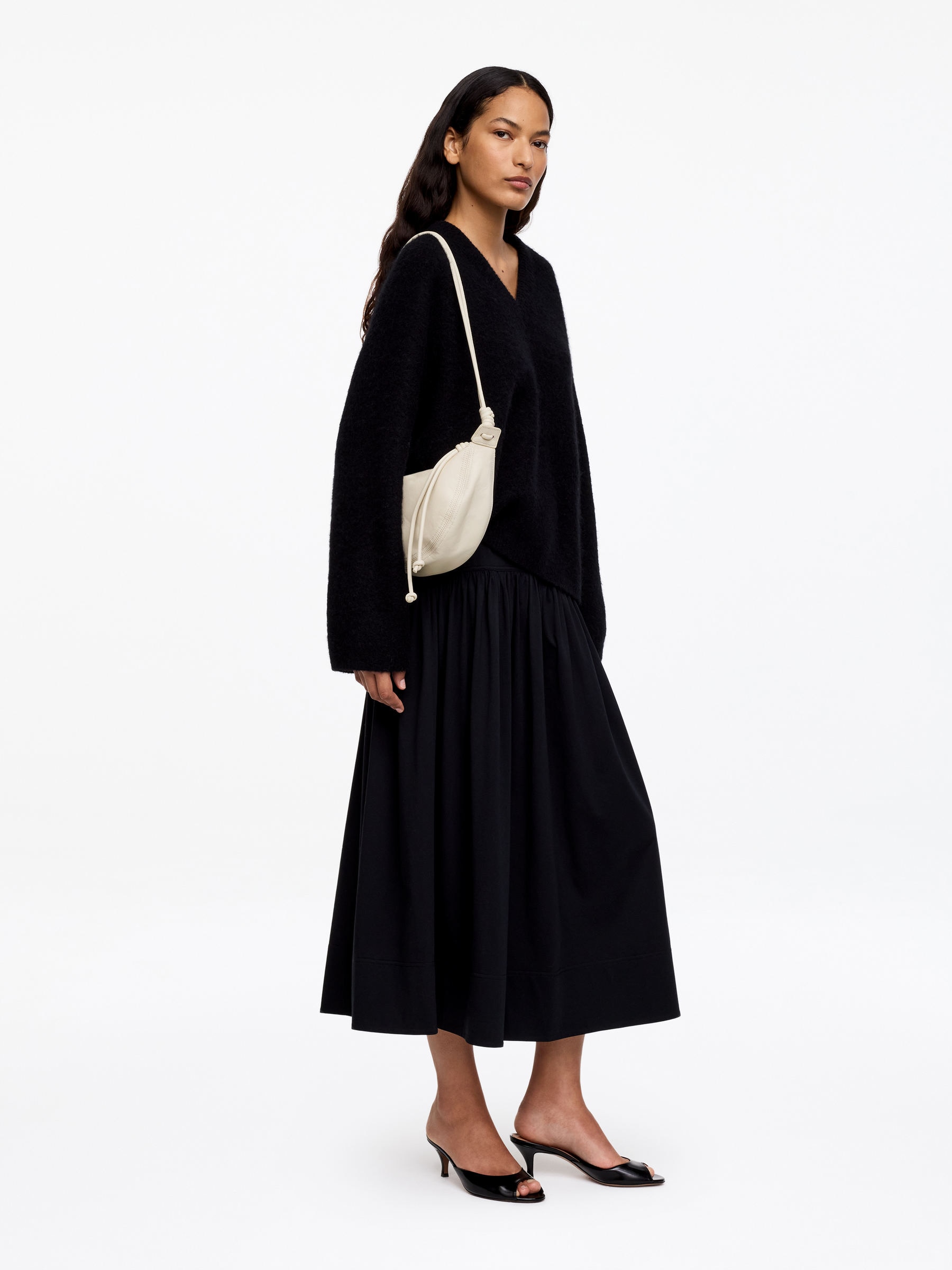 Halbmondförmige Ledertasche - Beige - Damen - StillMedia/Lookbook - 4