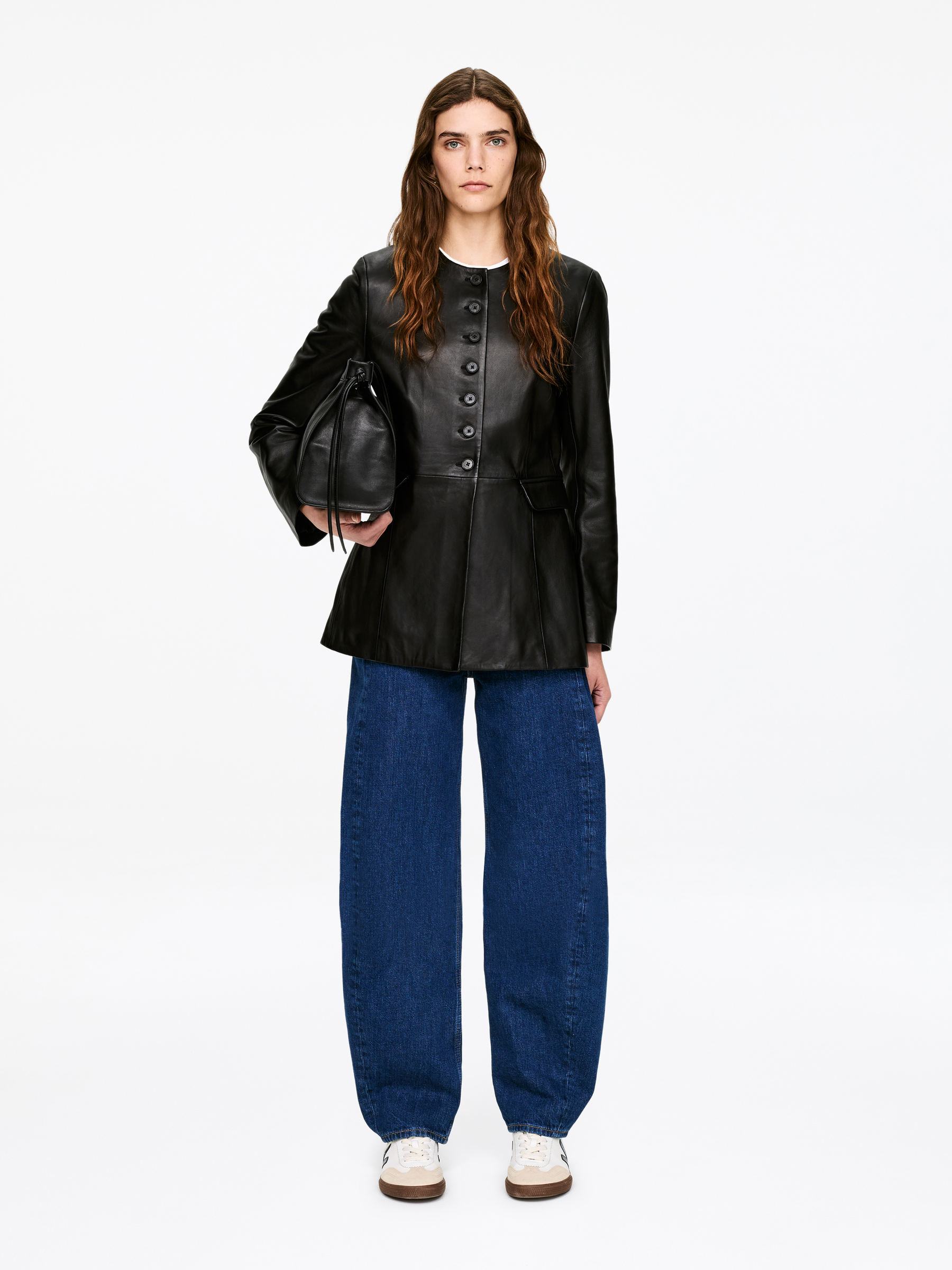 BLOOM Barrel Jeans - Blue - Relaxed fit - Women - StillMedia/Lookbook - 7