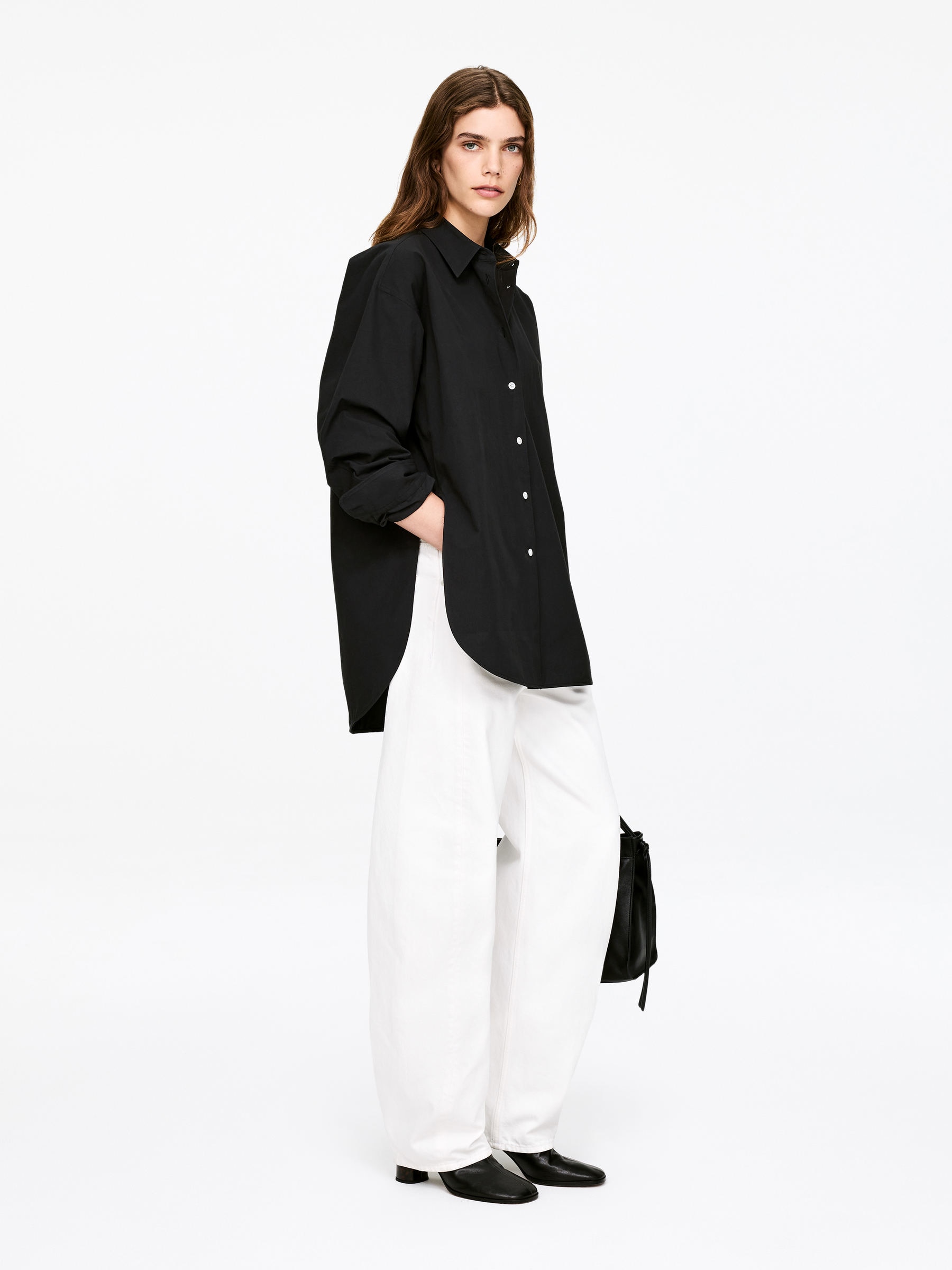 Curved Slit Shirt - Black - Loose fit - Women - StillMedia/Lookbook - 6