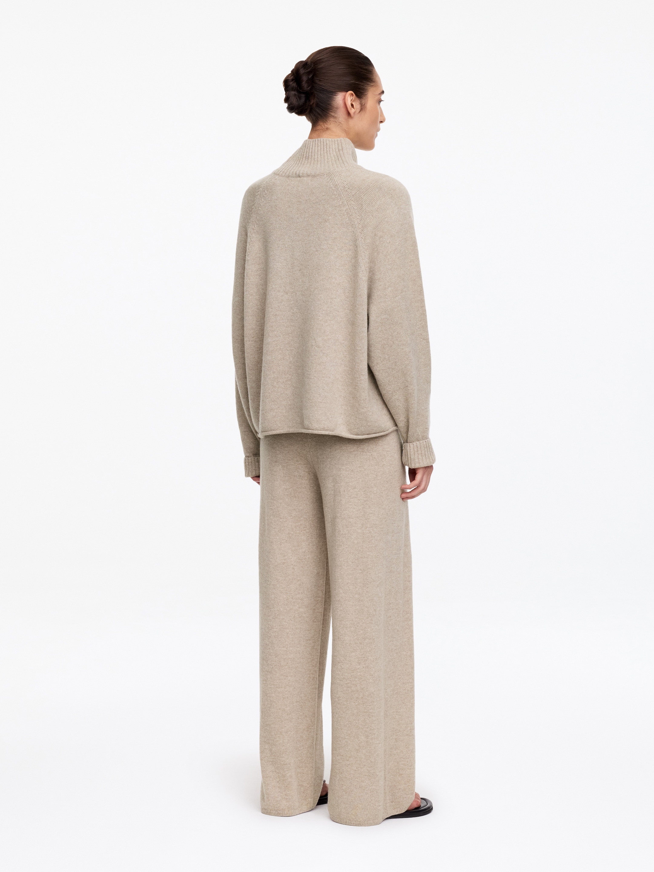 Cashmere Roll-neck Jumper - Beige - Regular fit - women - StillMedia/Lookbook - 5