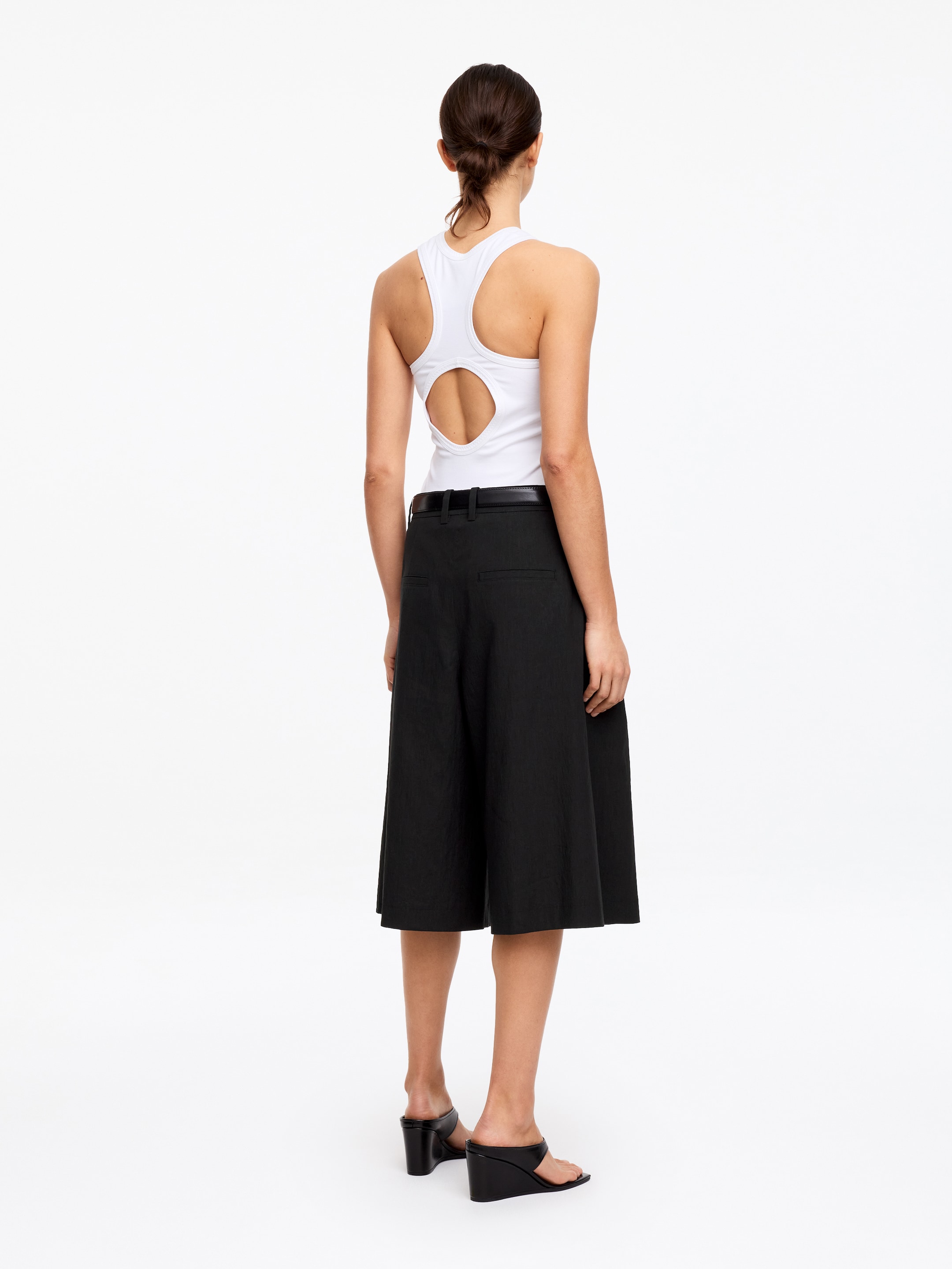 Tailored Wide-Leg Shorts - Black - Regular fit - Women - StillMedia/Lookbook - 3