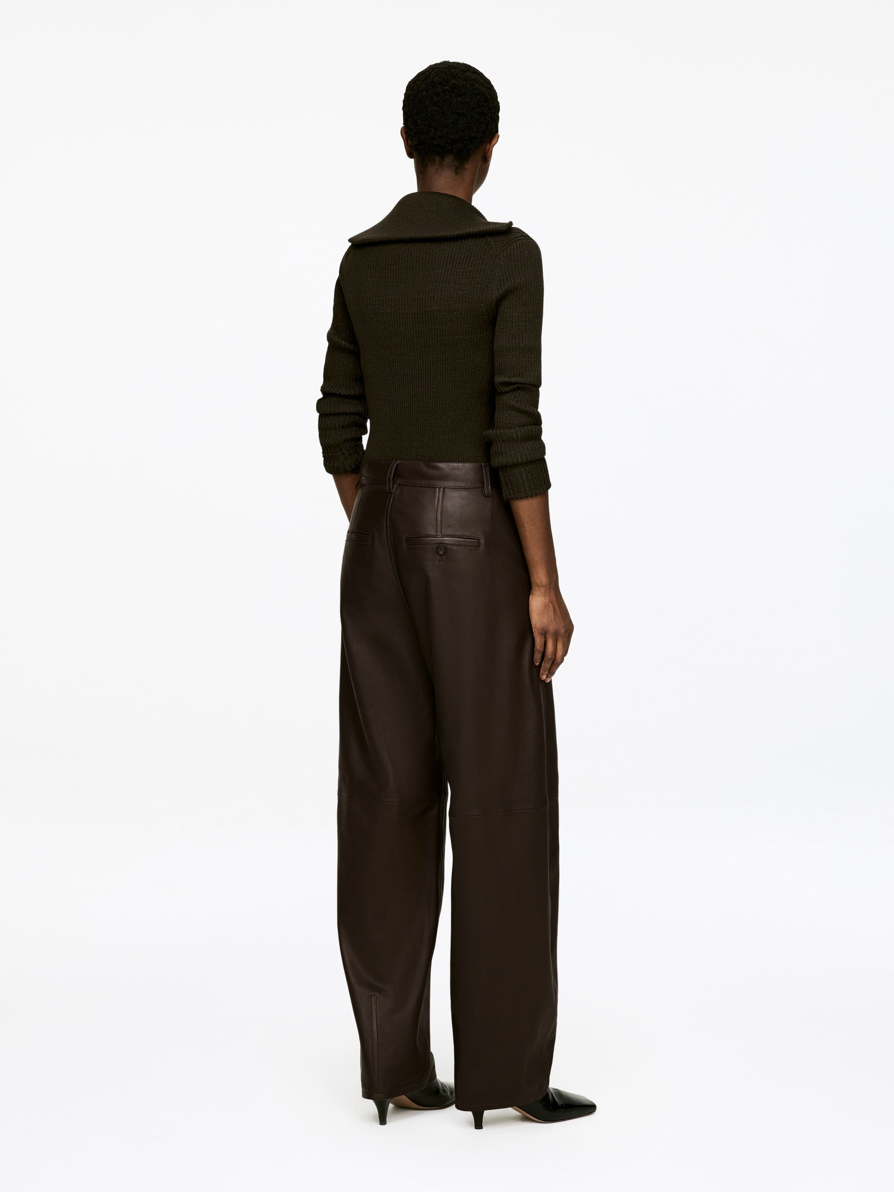 Barrel Leather Trousers - Dark Brown - Relaxed fit - Women - StillMedia/Lookbook - 2